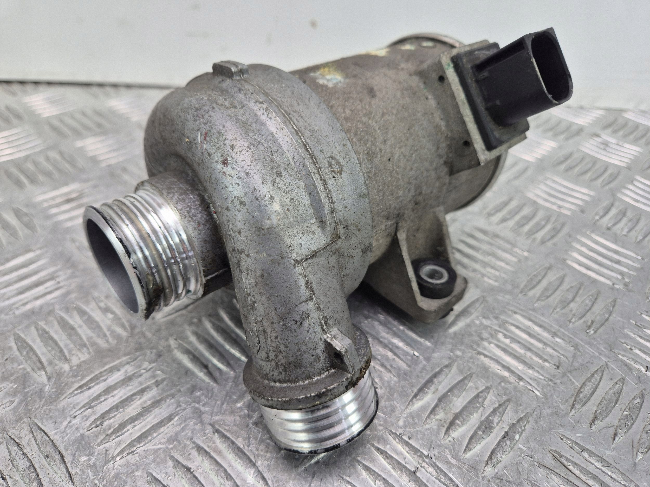 supplementary water pump BMW X1 E84 20i 7604027 N20B20A