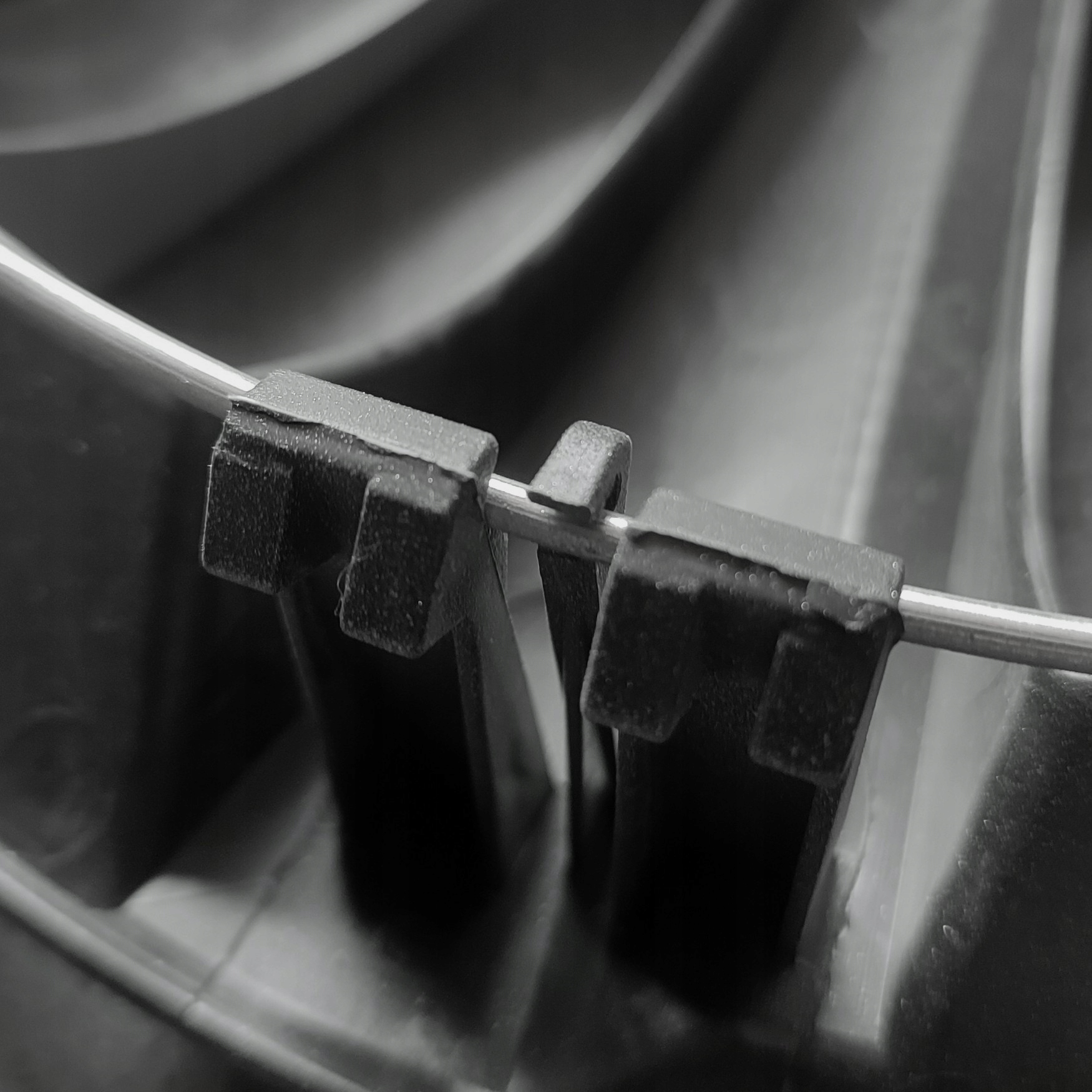 4x Kołpaki uniwersalne Delta Black czarne 16 cali na koła samochodowe Średnica felgi 16