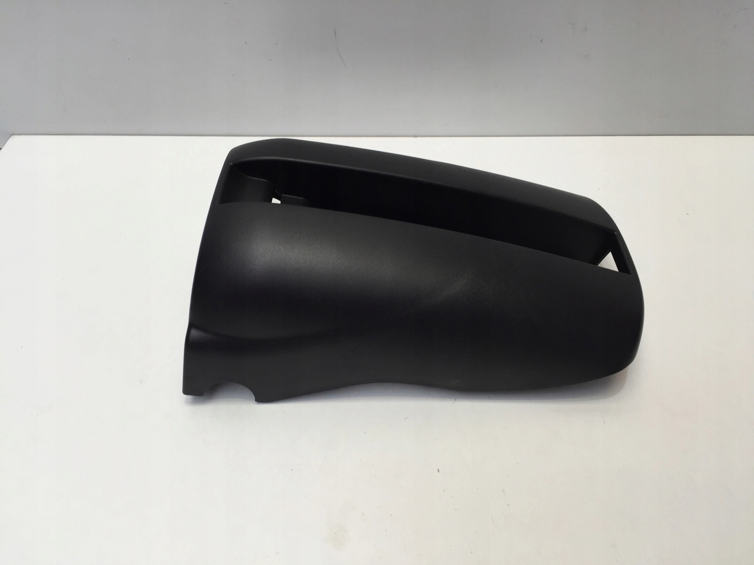 VOLVO XC40 2020 OSŁONA KOLUMNY KIEROWNICZEJ DOLNA