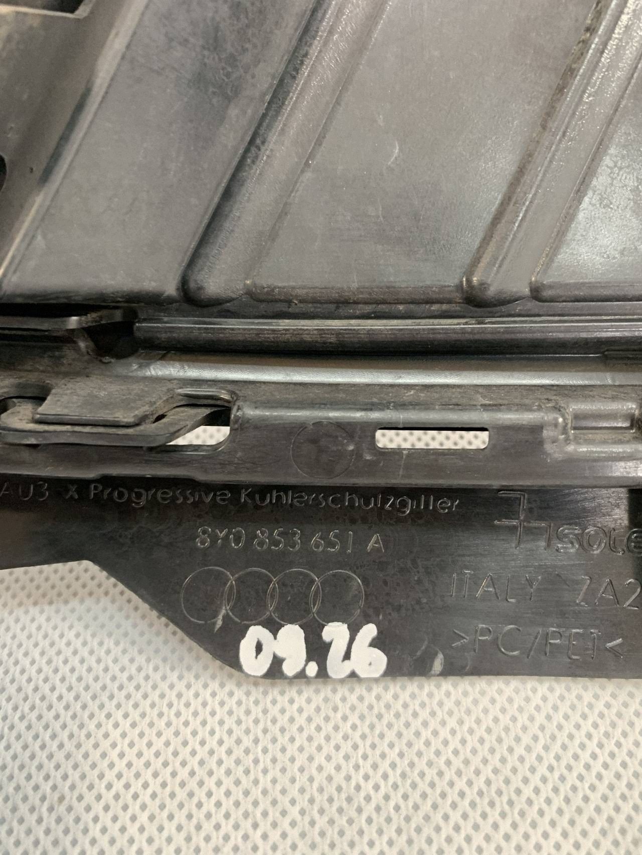 griglia Audi A3 20r PDC 8Y0853651A 09.26