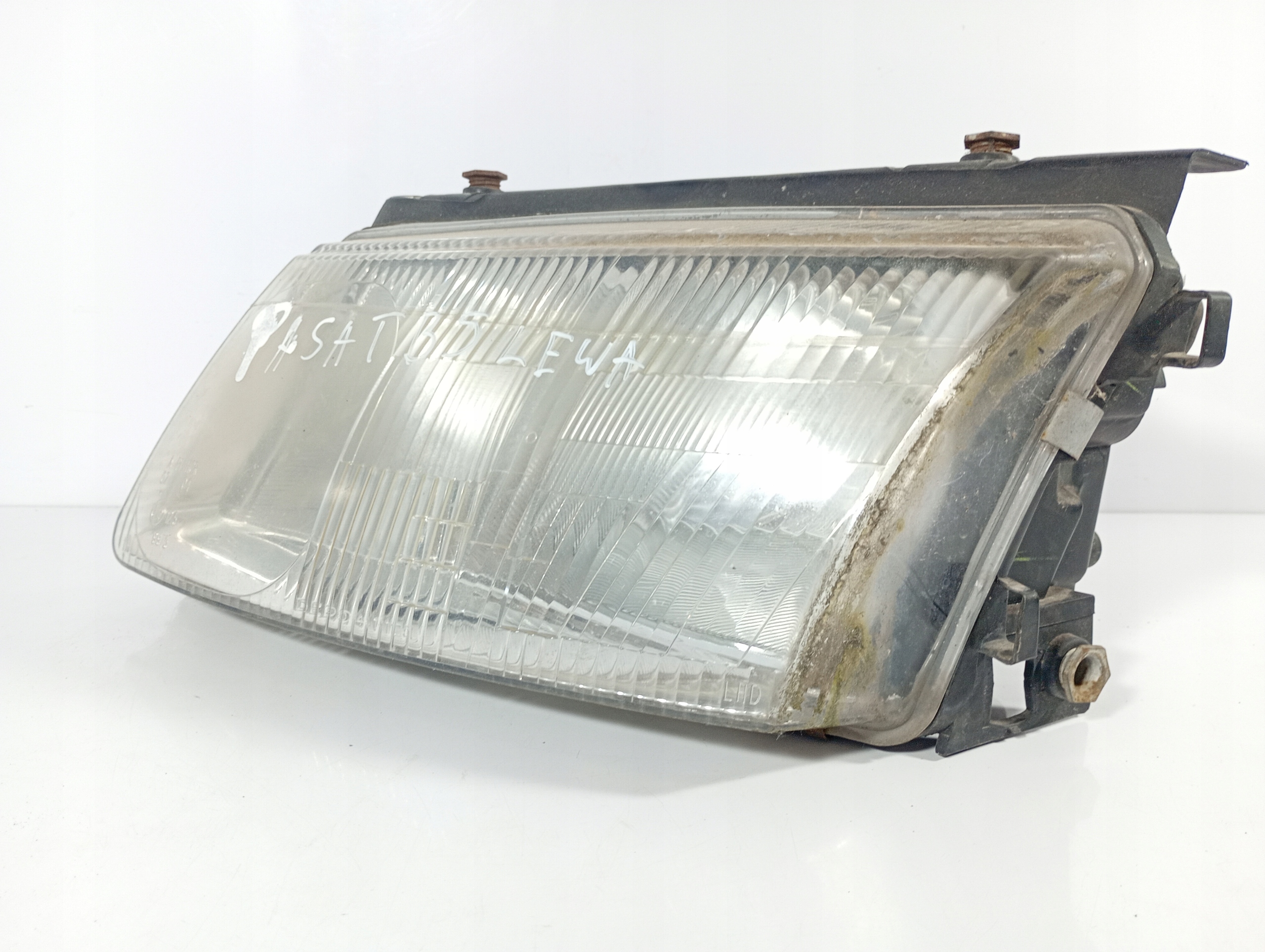 VW PASSAT B5 96-05 REFLEKTOR light left front front OE 081411101C
