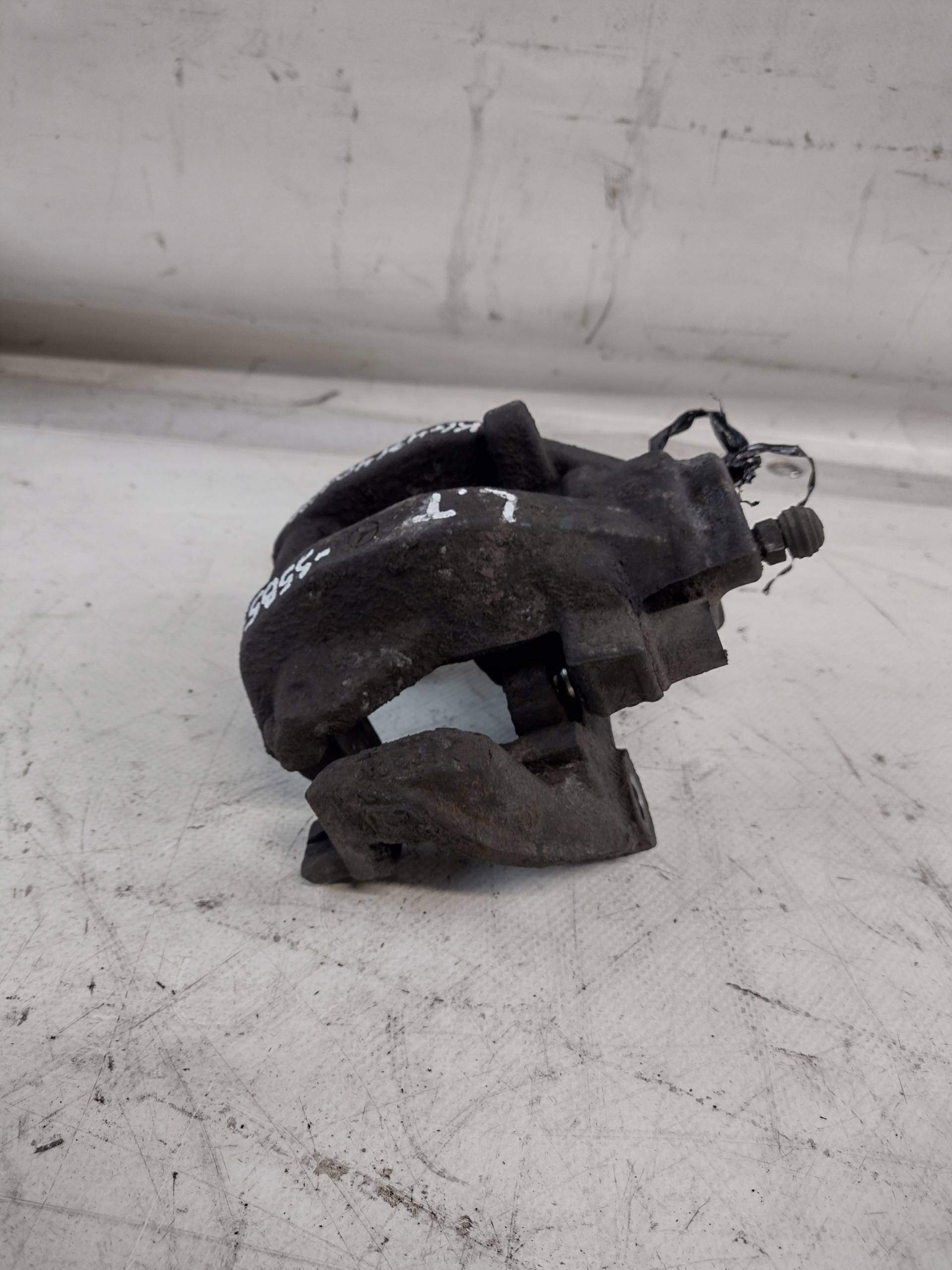 caliper brake jarzmo left rear part Mercedes W211 1,8 compressor; sedan