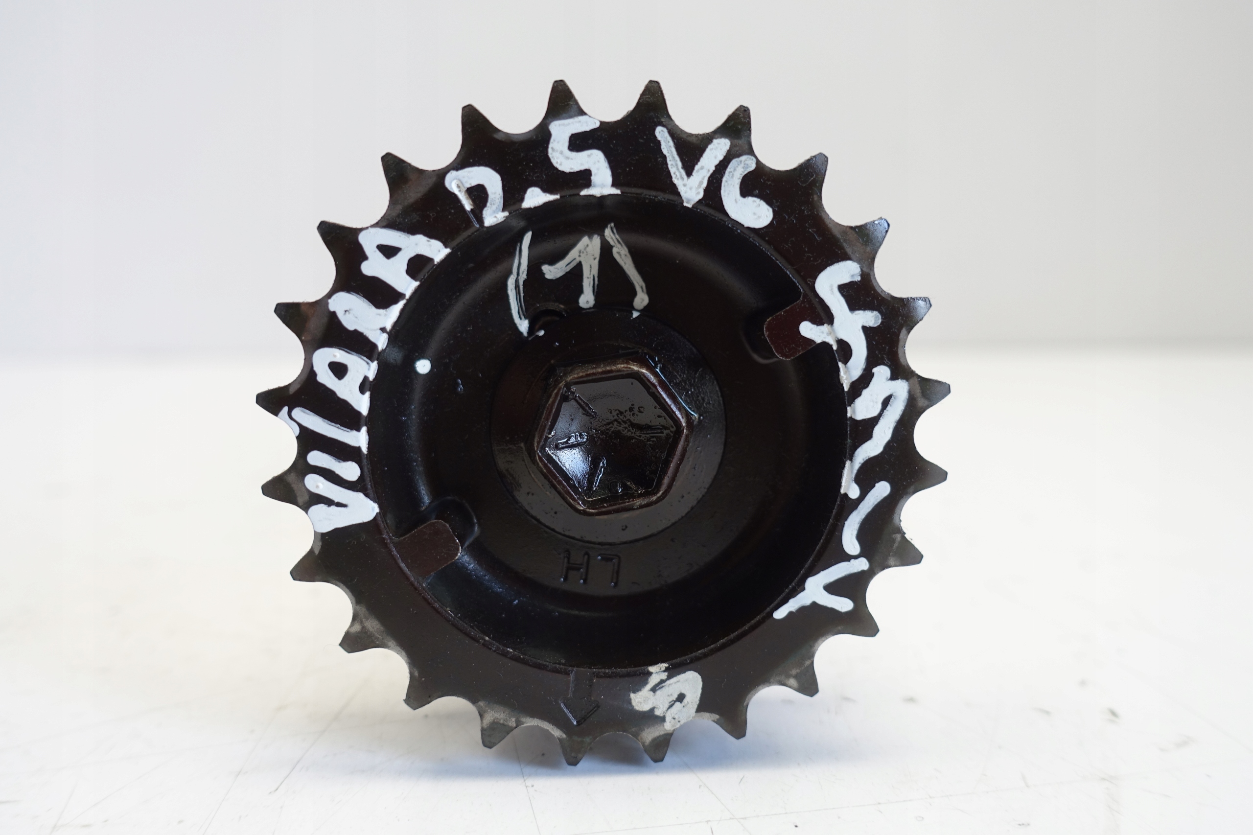 Suzuki Vitara 2.5 V6 впускний розподільний вал