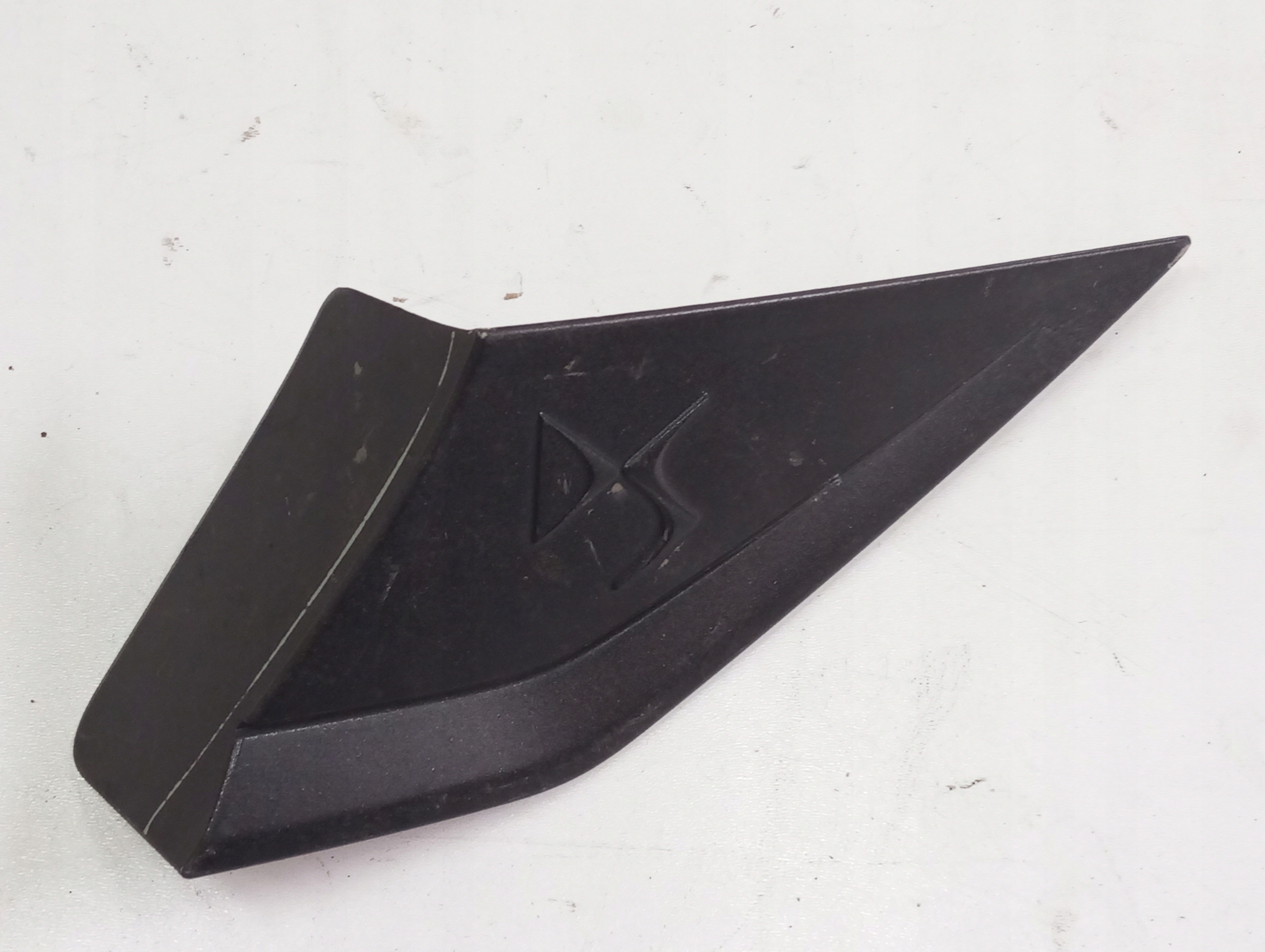 Trojkat parafango CITROEN DS7 9824575977