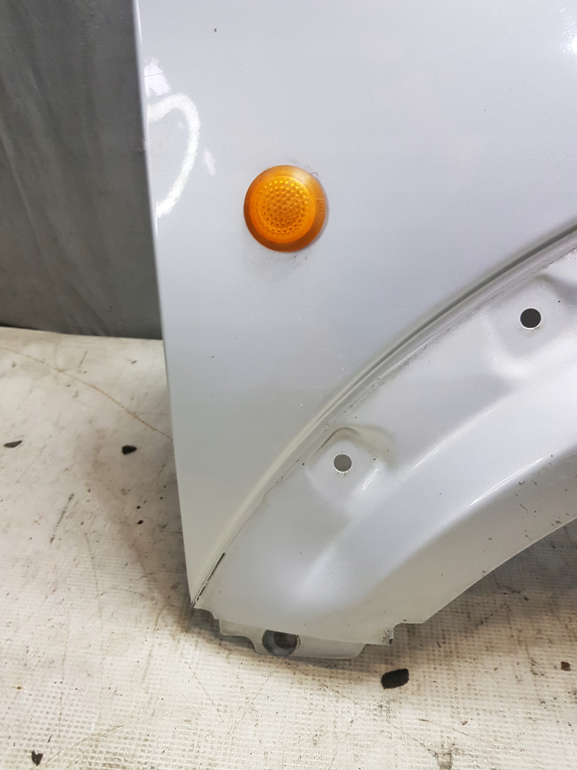 fender FORD TOURNEO MK1 right front SREBRNY