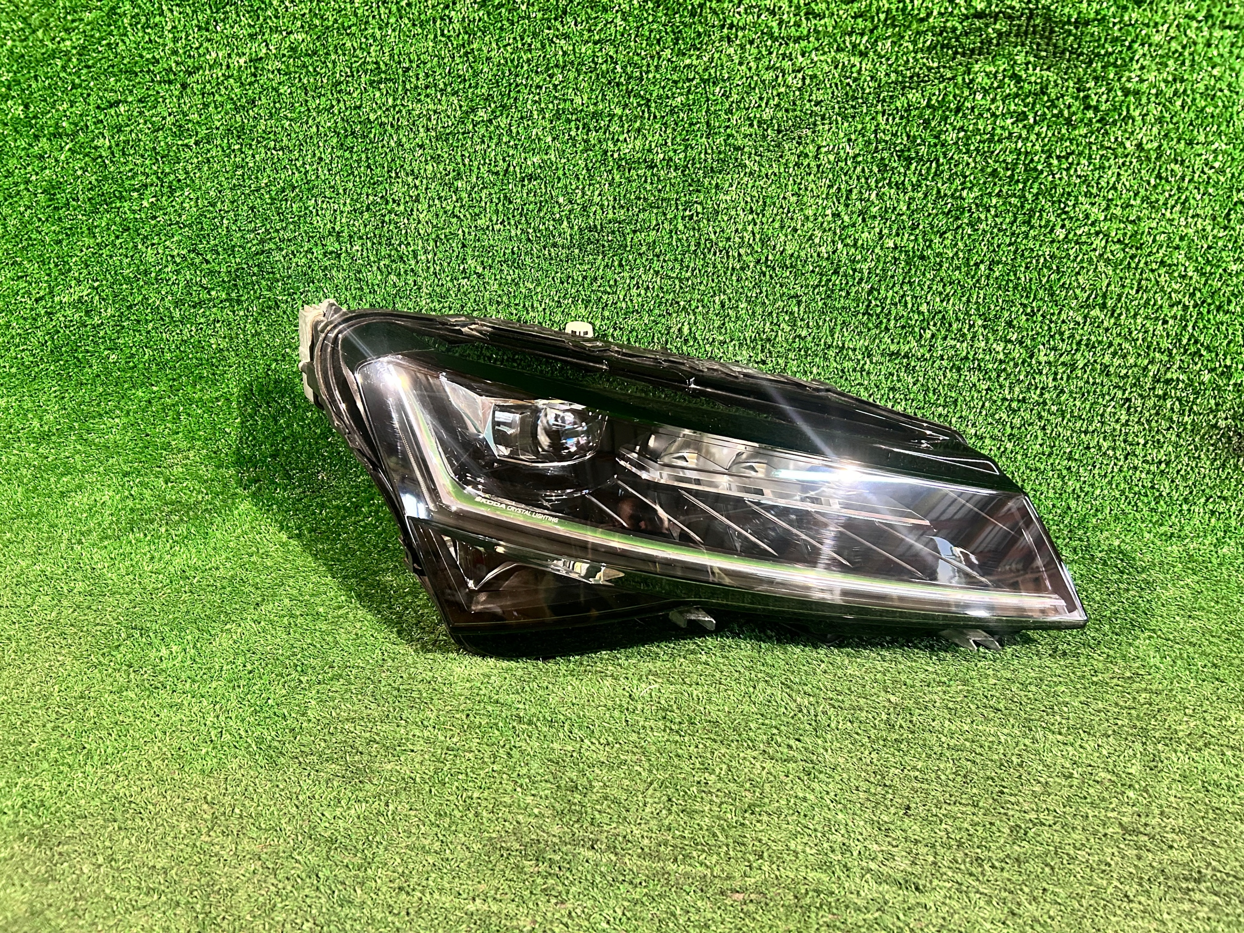 REFLEKTOR right SKODA SUPERB III LIFT FULL LED NR.R