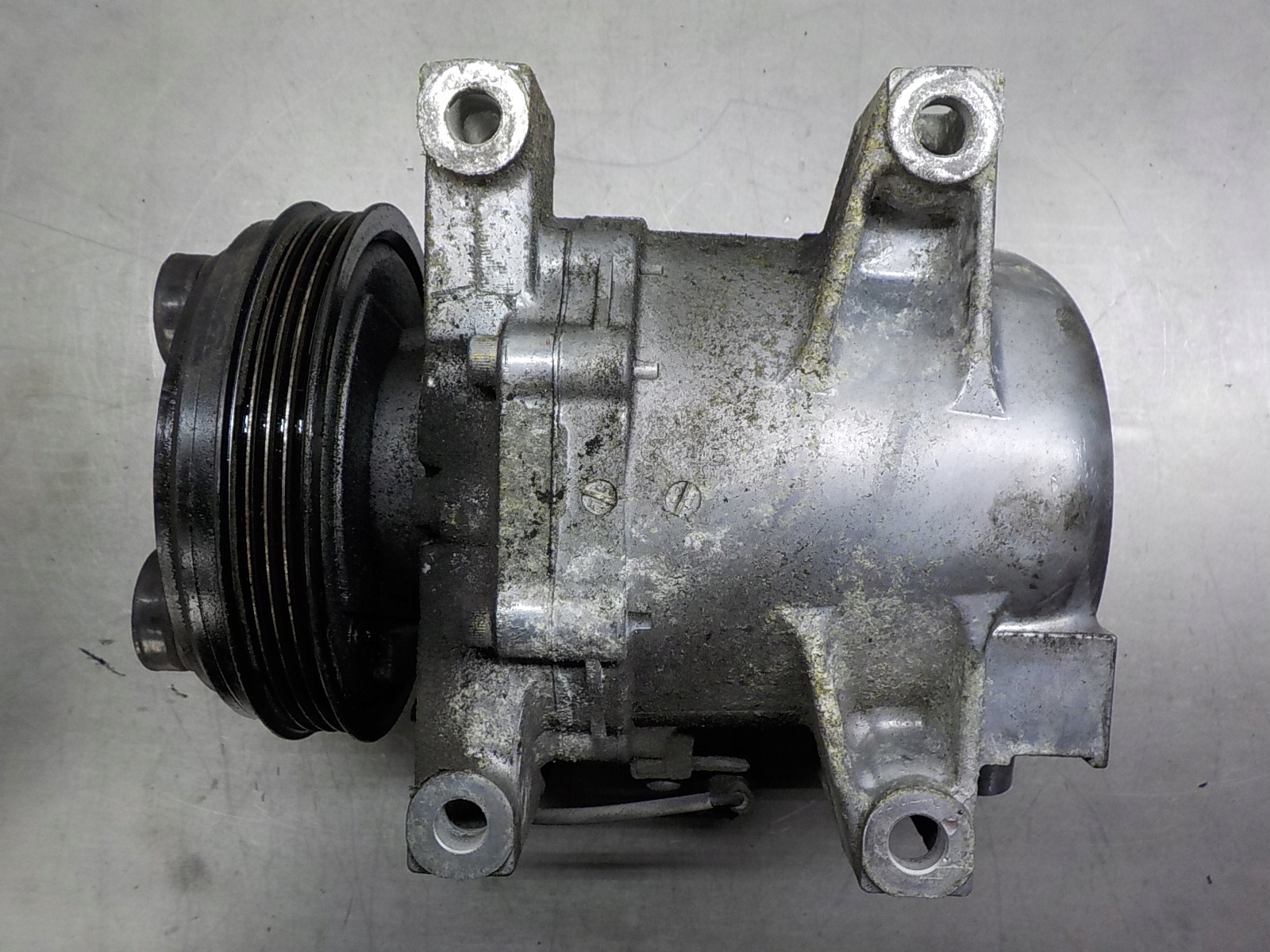 SUBARU IMPREZA II 2.0 B kompresor pumpa klimatizaci 73111FE040