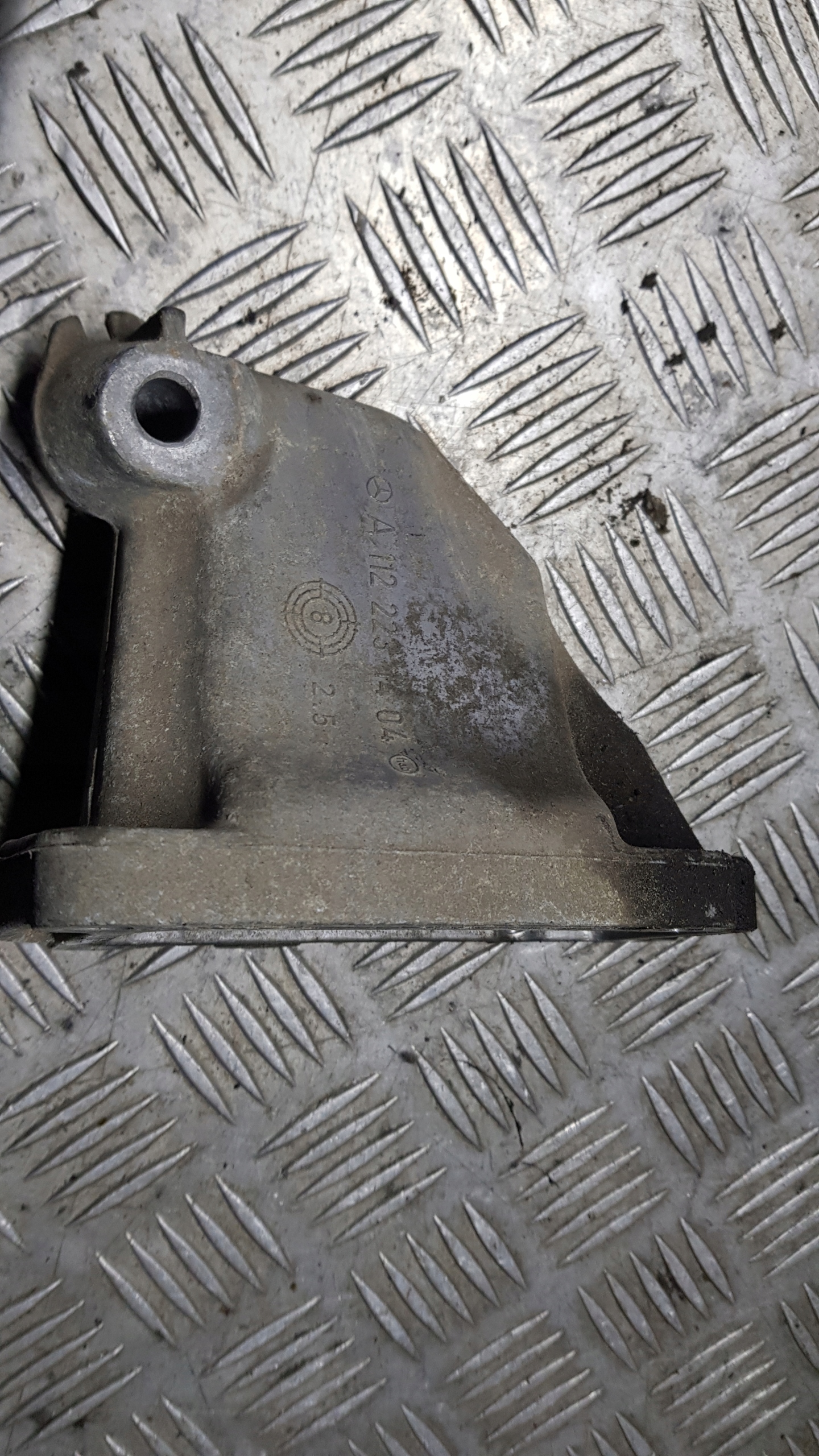 MERCEDES W210 w208 engine mount left a1122231404 2.4 v6 m112