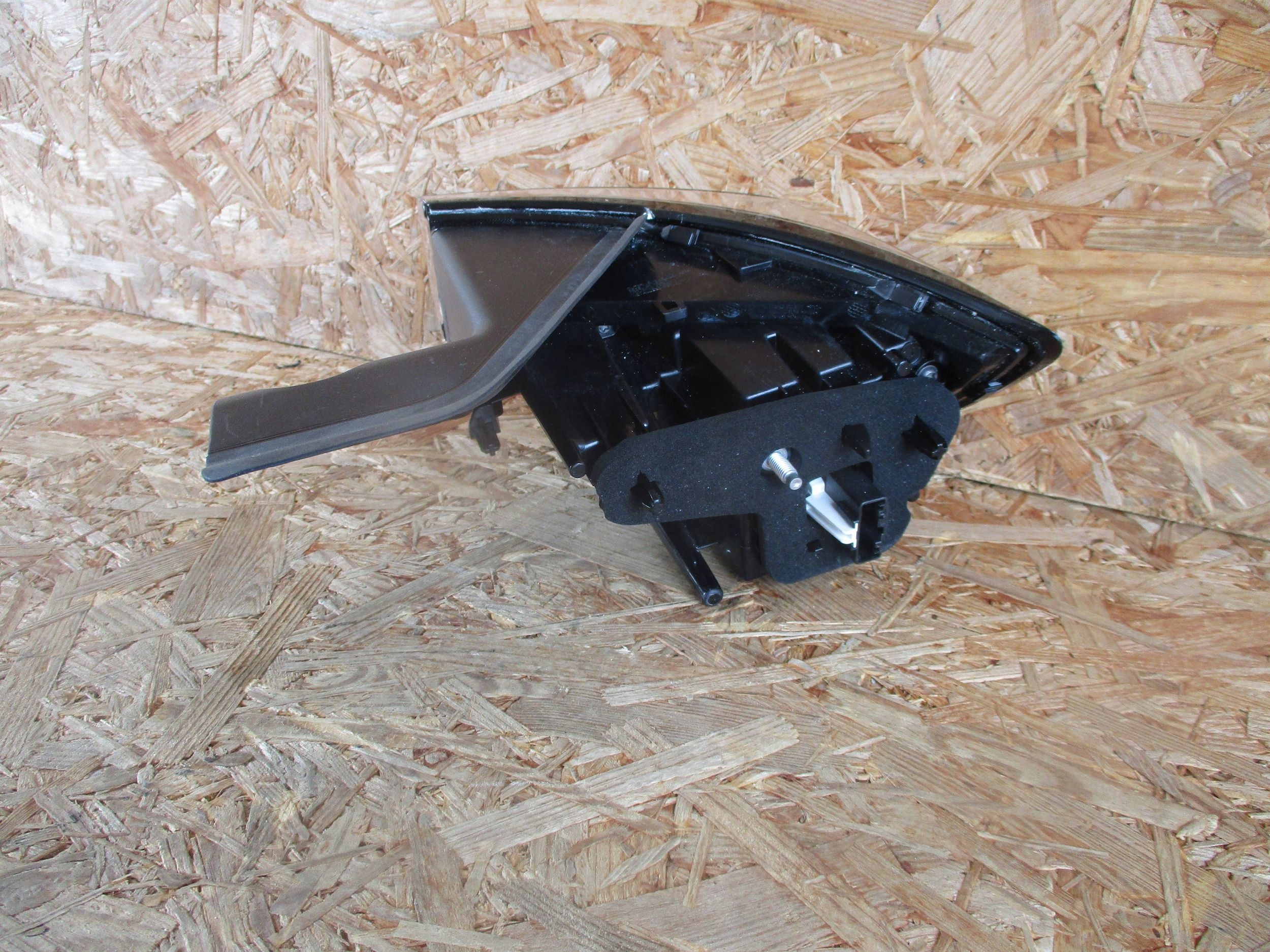 light rear part rear left OPEL MOKKA B II
