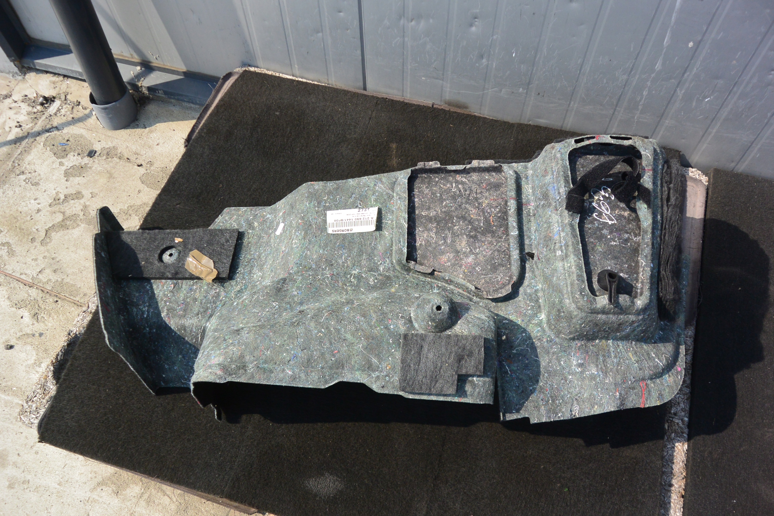 boot upholstery right rear part MERCEDES W212 sedan