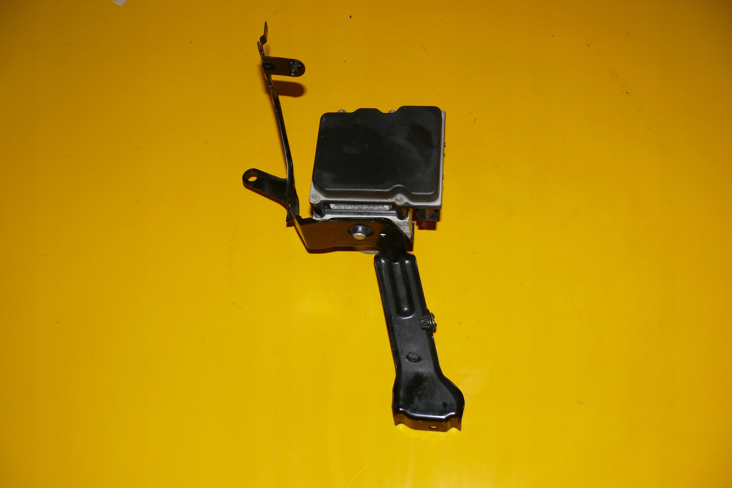 pump ABS control unit SUBARU IMPREZA III 3 XV 2.0D 150KM EE20Z 27536FG041