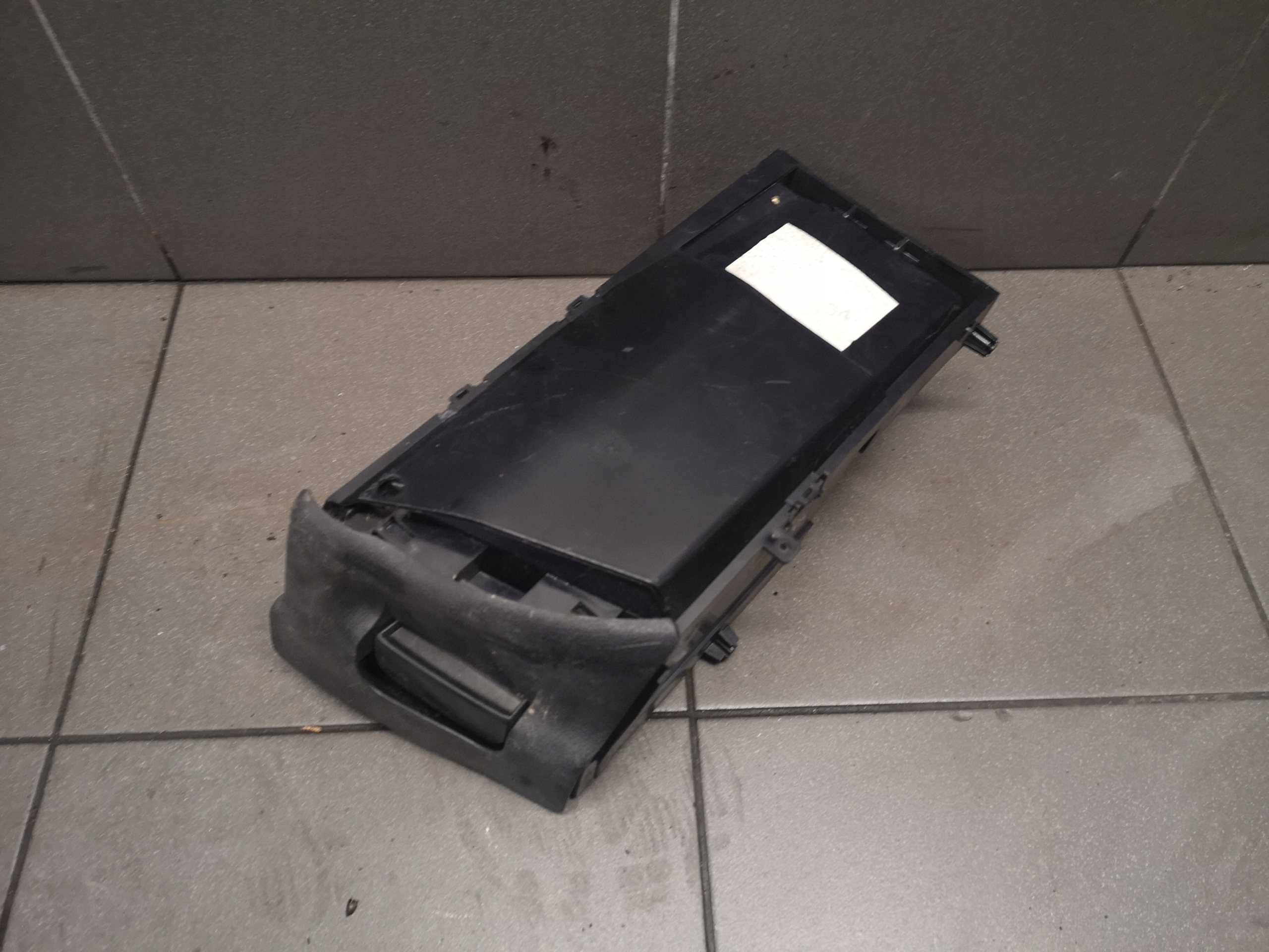бардачок кресло пассажира Audi A6 C5 4B0882622R