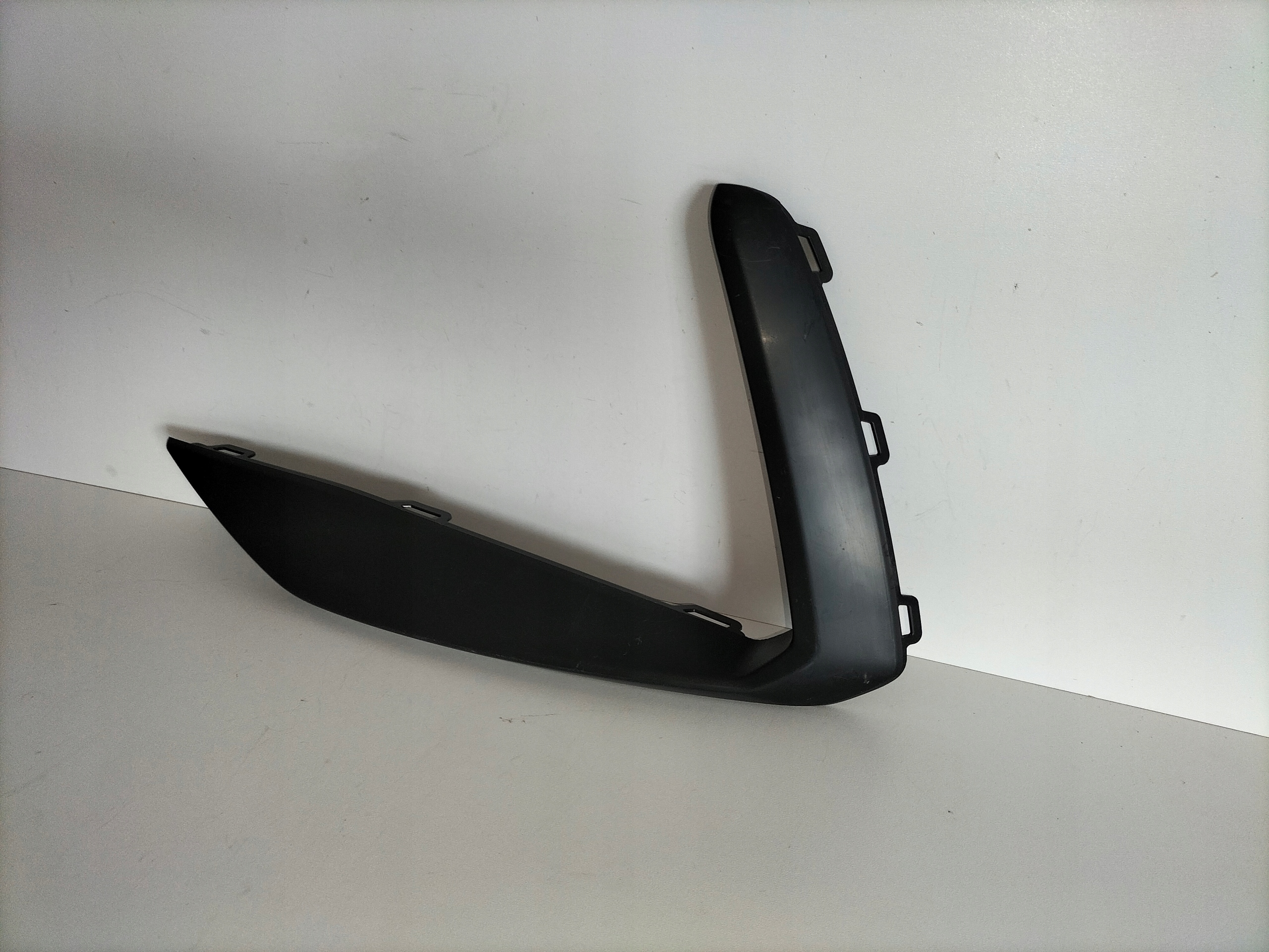 moulding cap of a bumper front left VW PASSAT B9 24- R-LINE