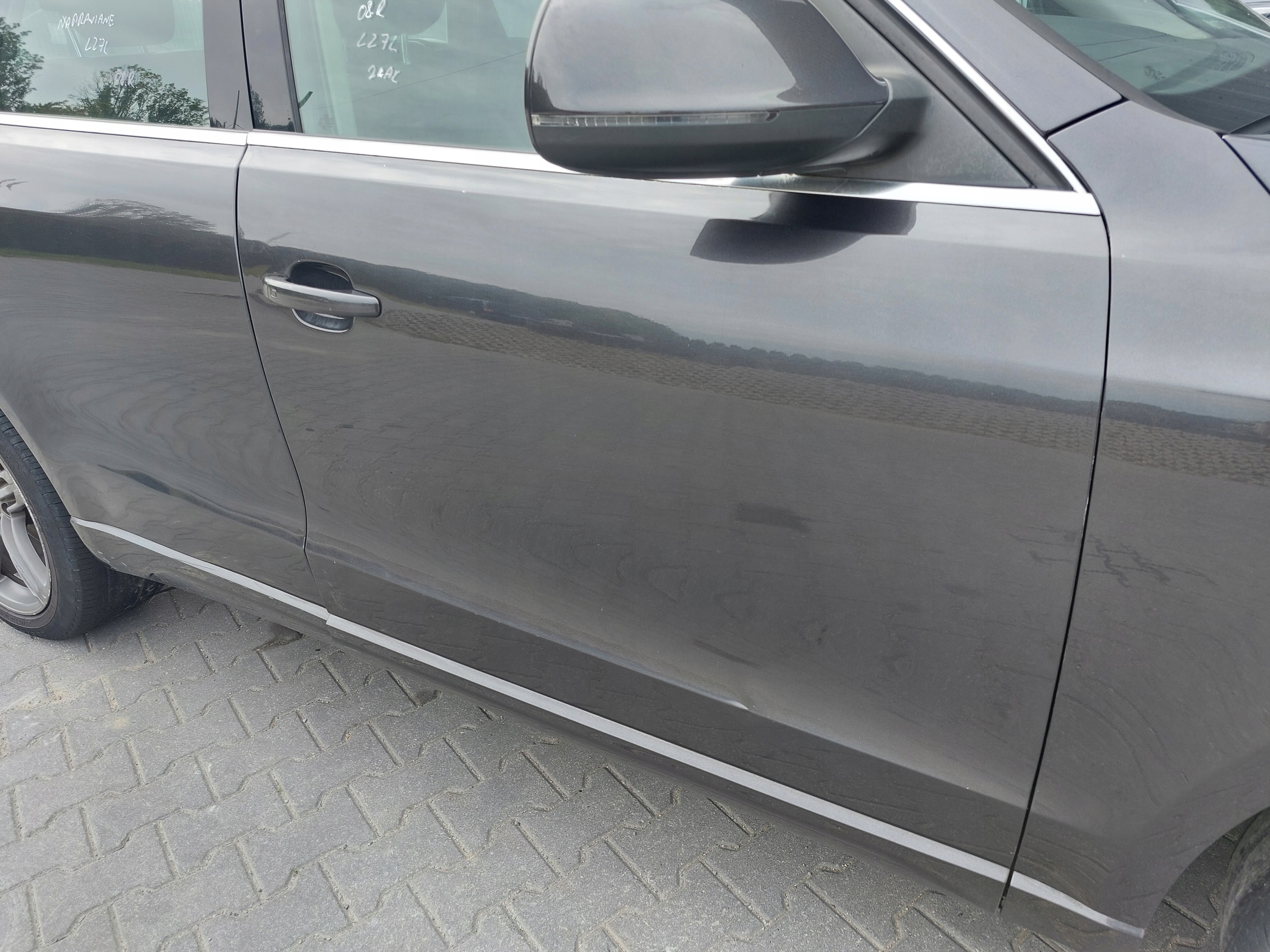 AUDI Q5 8R 08-16r door right front LZ7L EUROPA