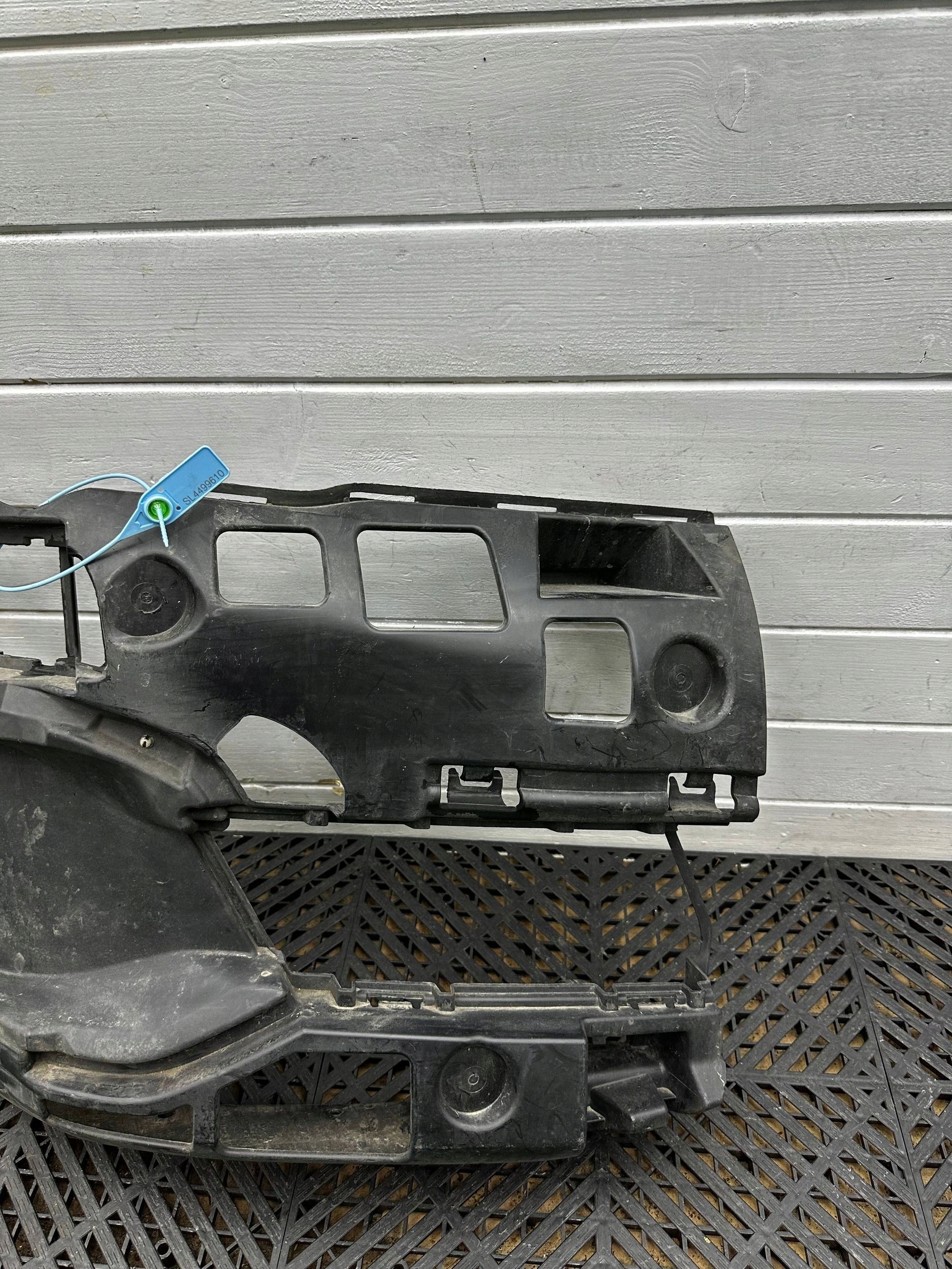bumper bracket of the front front BMW 5 G30 G31 G38 51119498602