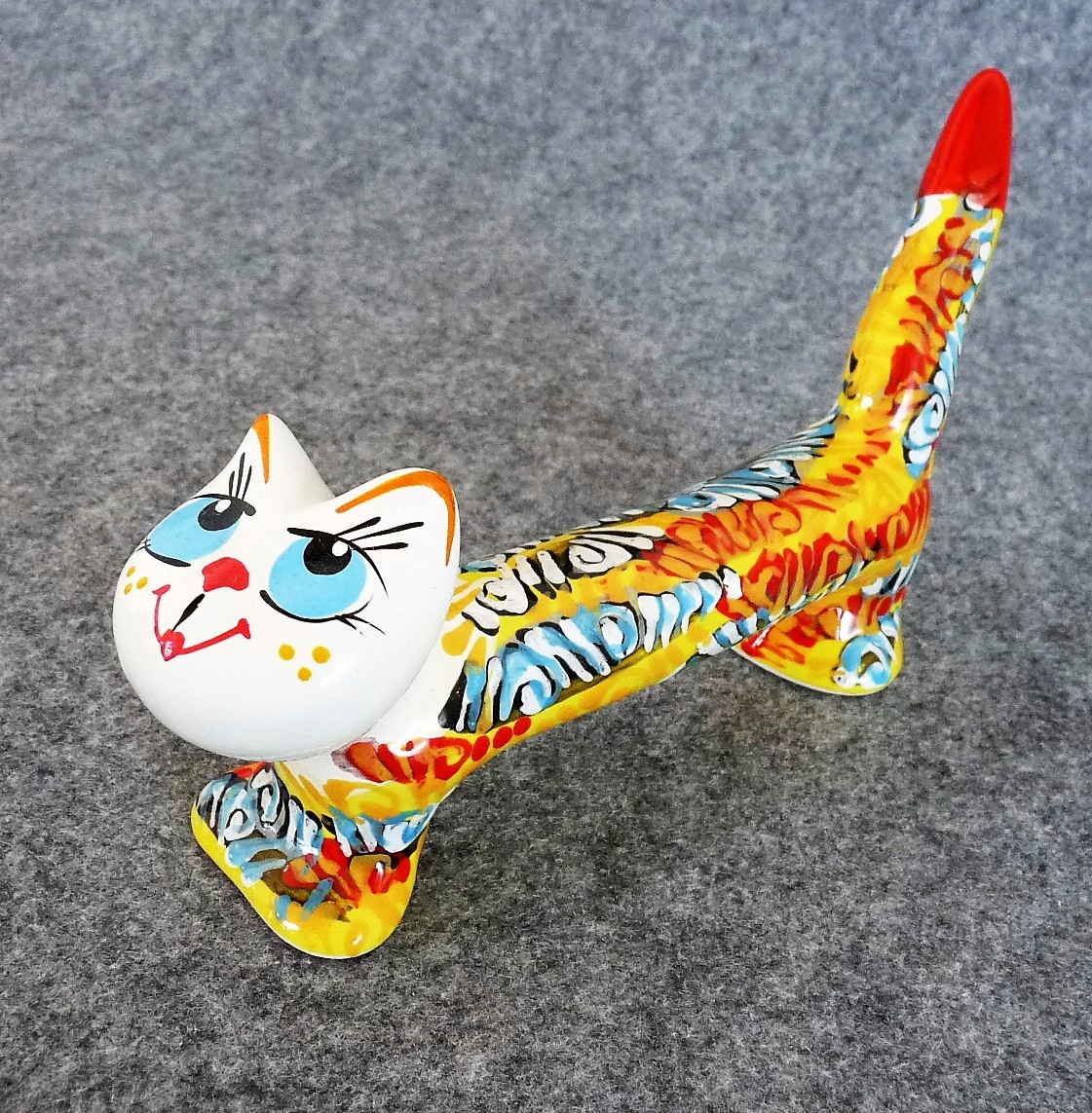 Keramická figurka Kočka Dlouhá Barevná Veselá Kočička Dárek Socha 21 cm