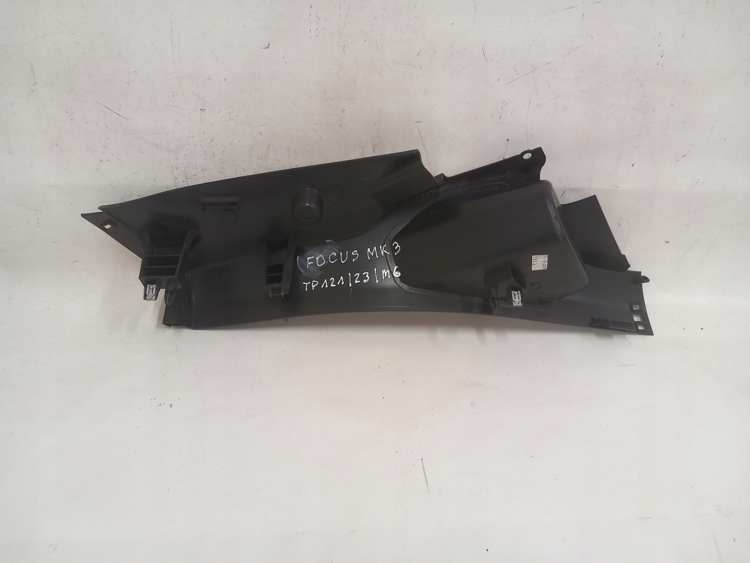 Blende Abdeckung SLUPKA links heck FORD FOCUS MK3 KMIII