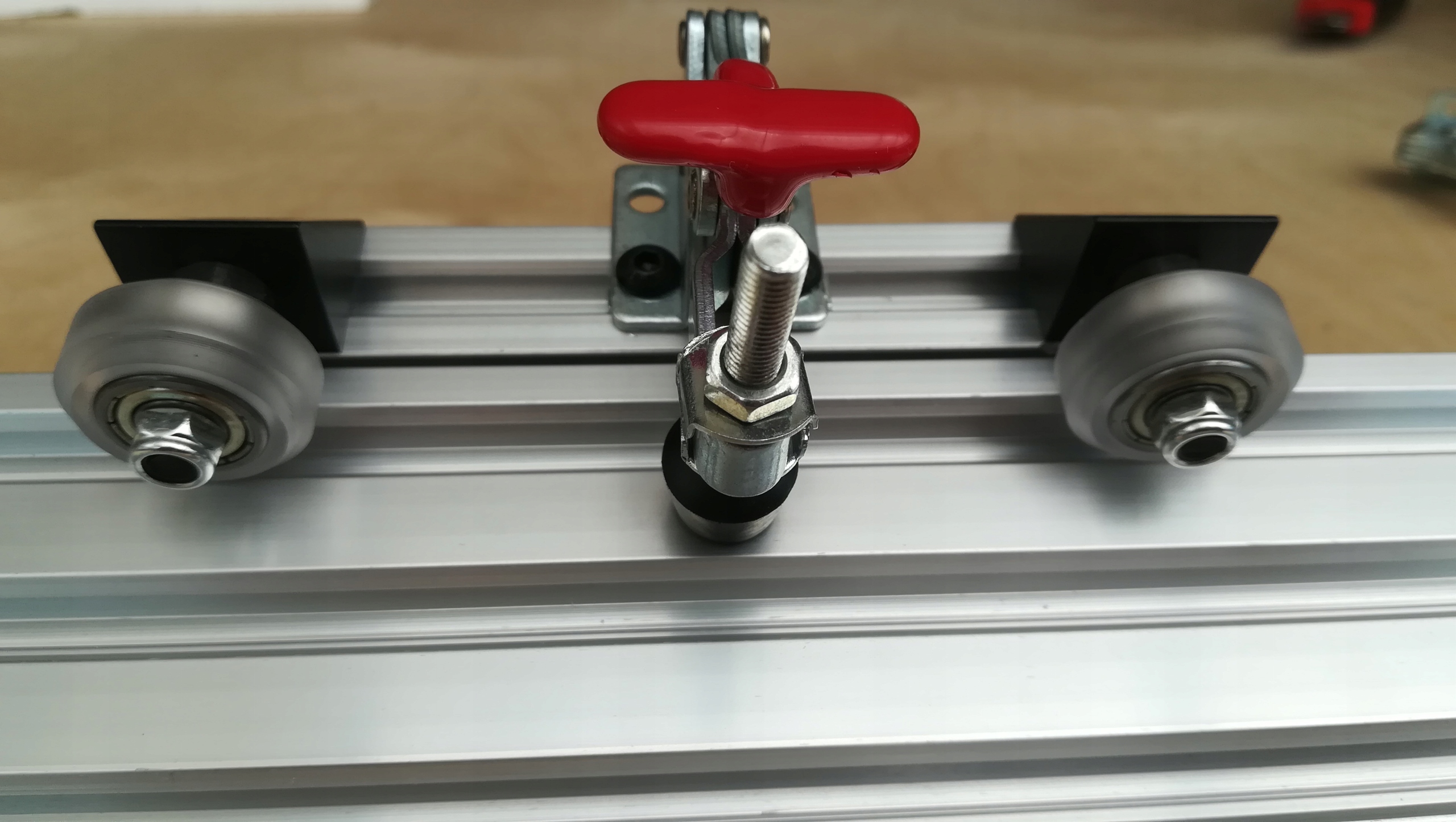 Vozík na profil 20x20 V-Slot kolečka extrémní brzda 250 mm