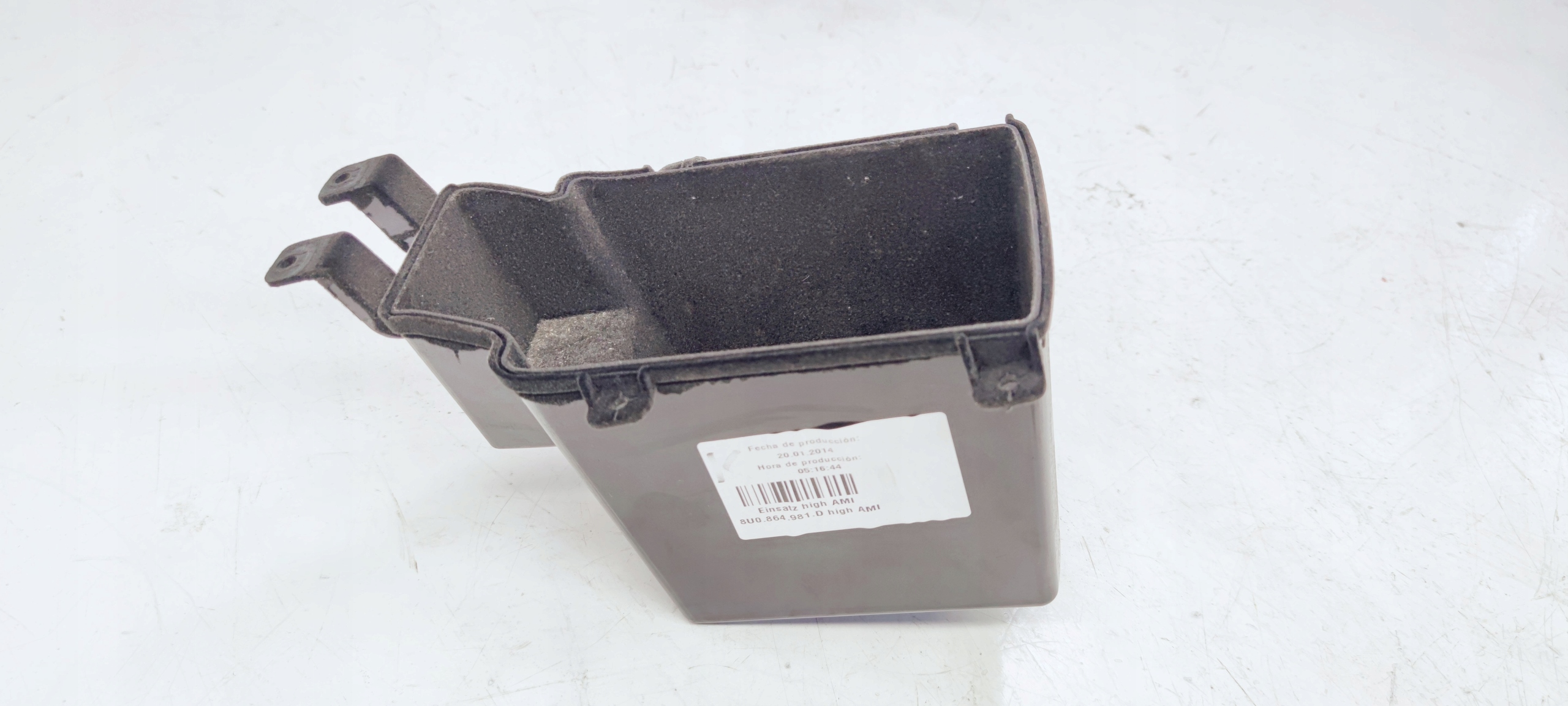 passenger compartment below AMI AUDI Q3 8U 8U0864981D