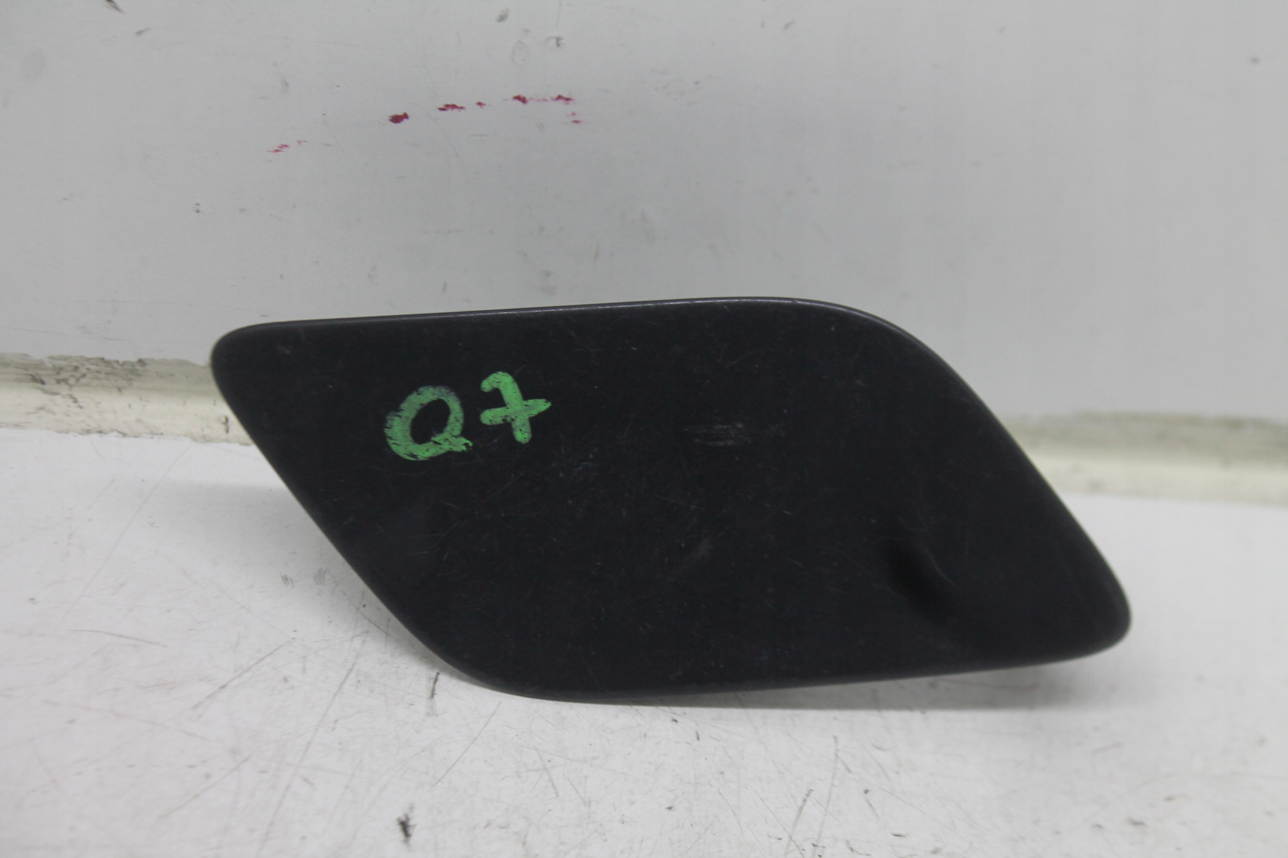 spoiler of the washer lights right front 4L0955276 AUDI
