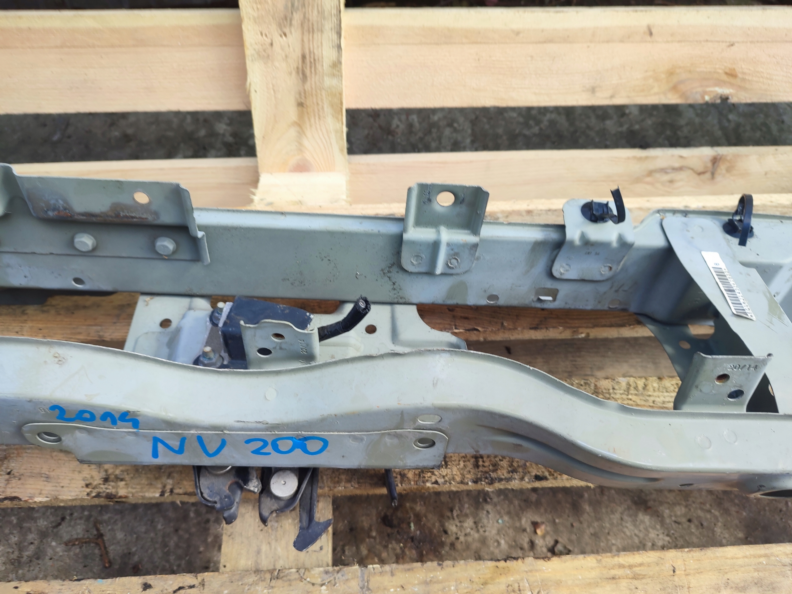 support panel for radiators upper pillar NISSAN NV200