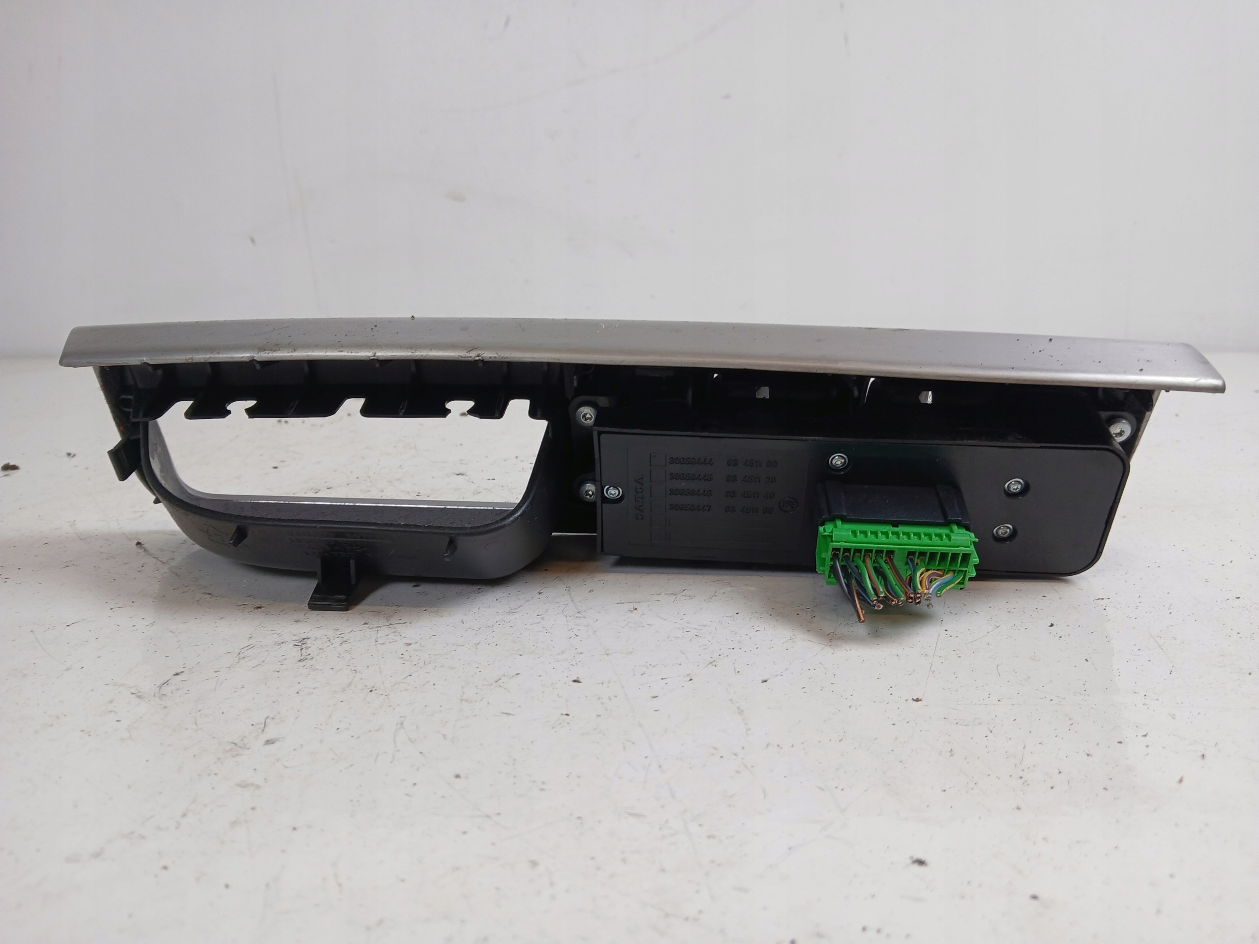 VOLVO V50 S40 II PANEL okna levý předek 30658444