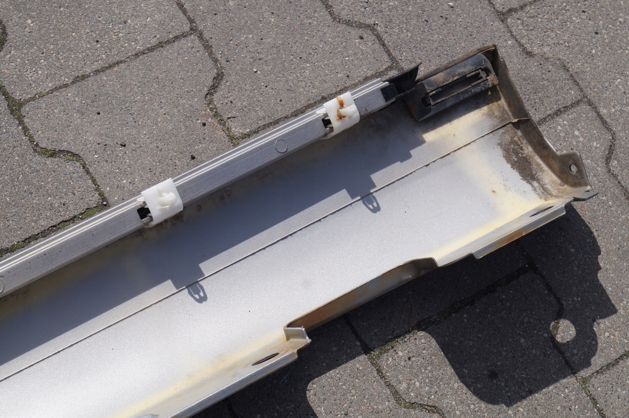 moulding threshold right MERCEDES C-KLASA W203 203 723