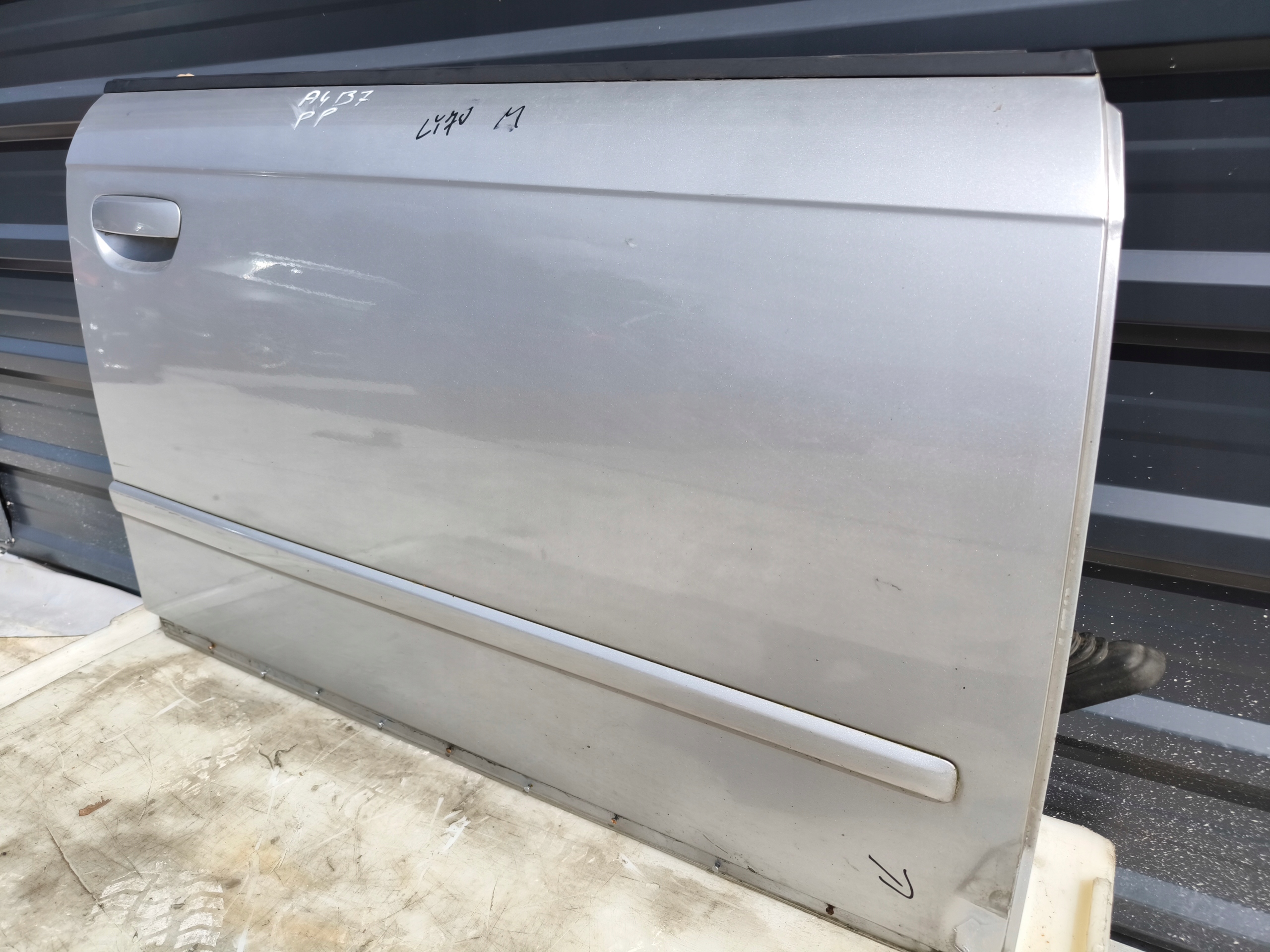 door right front AUDI A4 B7 LY7W sedan AVANT KOMBI