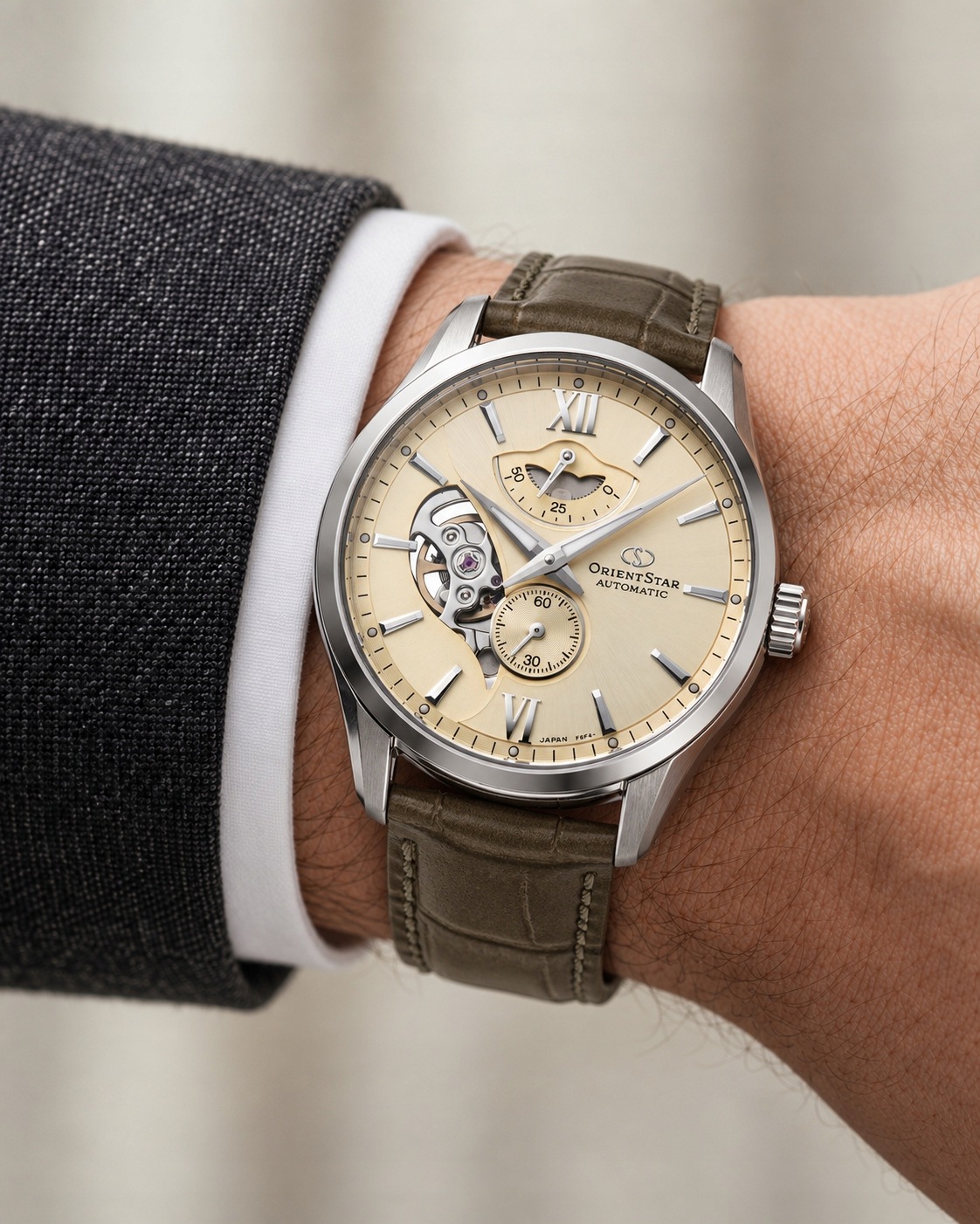 Orient Star Moderní poloskeletové vrstvené RE-AV0B10G00B 41.00mm 10ATM