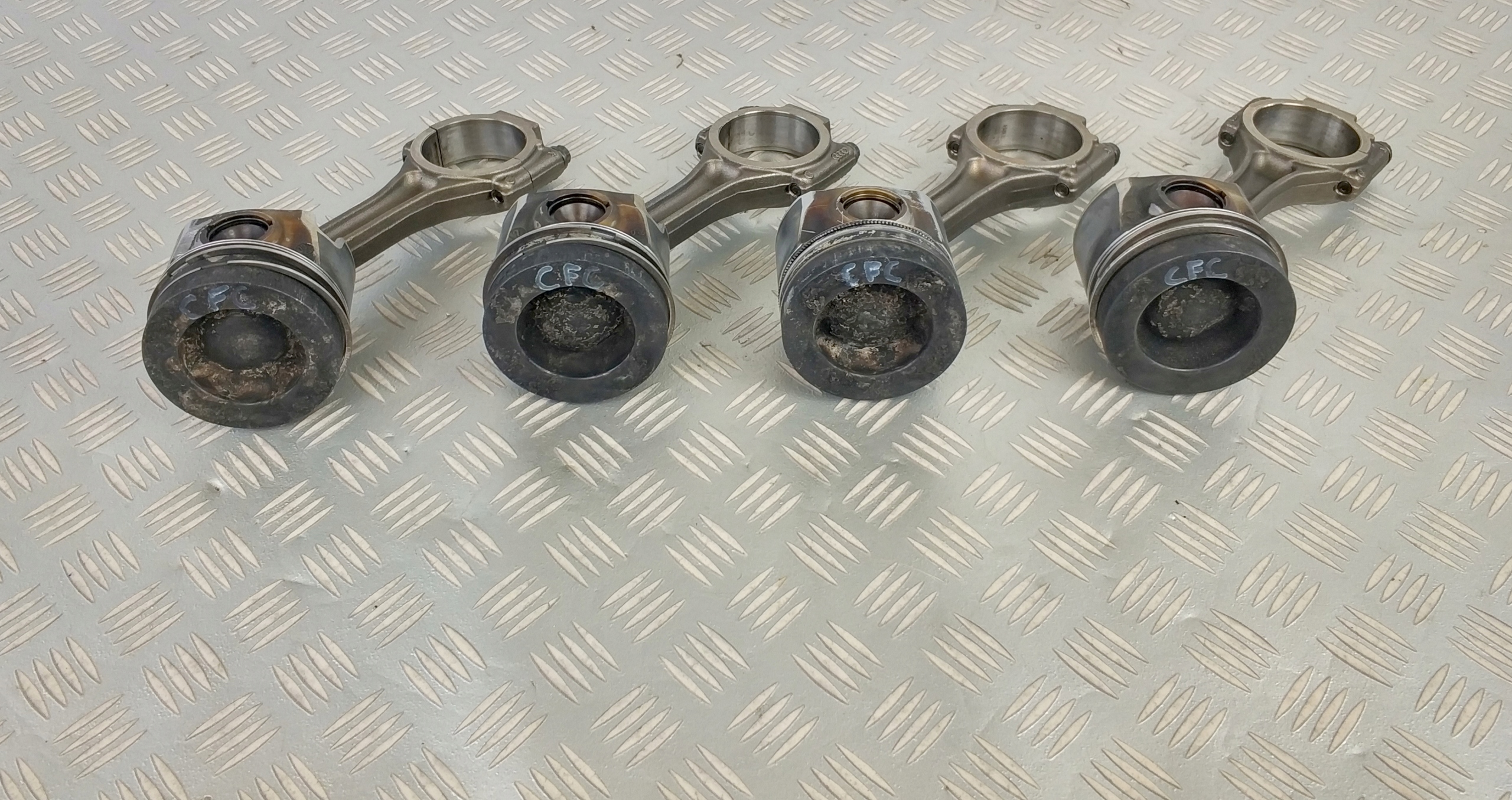 2,0 - поршень шатун двигателя 2.0 BI TDi VW T5 LIFT T6