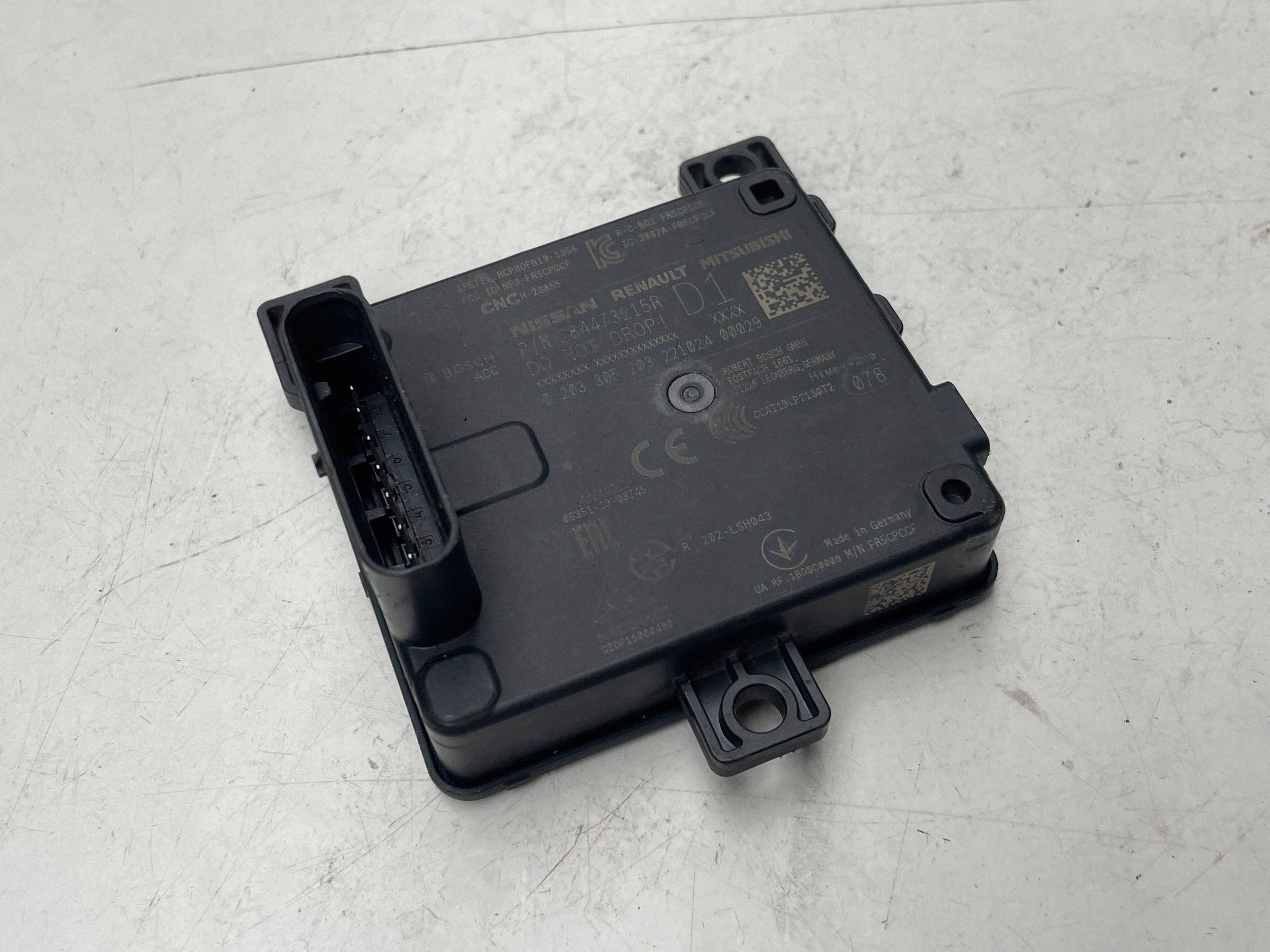 NISSAN RENAULT MITSUBISHI Sensor RADAR DISTRONIC 284473215R !J