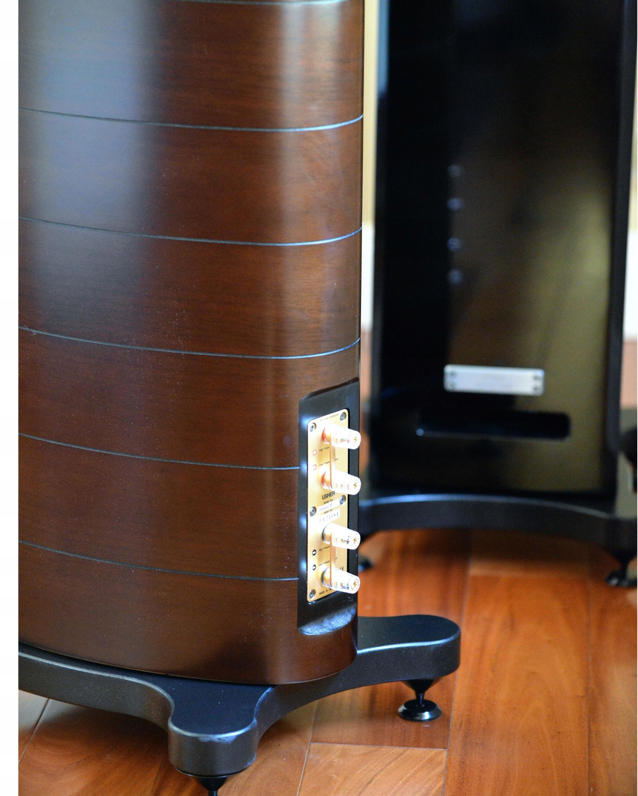 USHER DANCER MINI-ONE WALNUT Moc znamionowa RMS 90 W