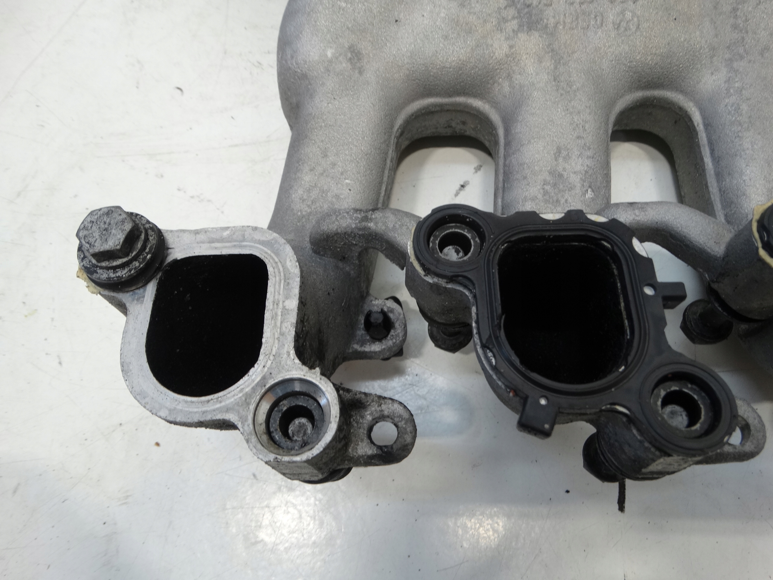 intake manifold VOLKSWAGEN T5 TRANSPORTER 2.5 TDI 070129713F
