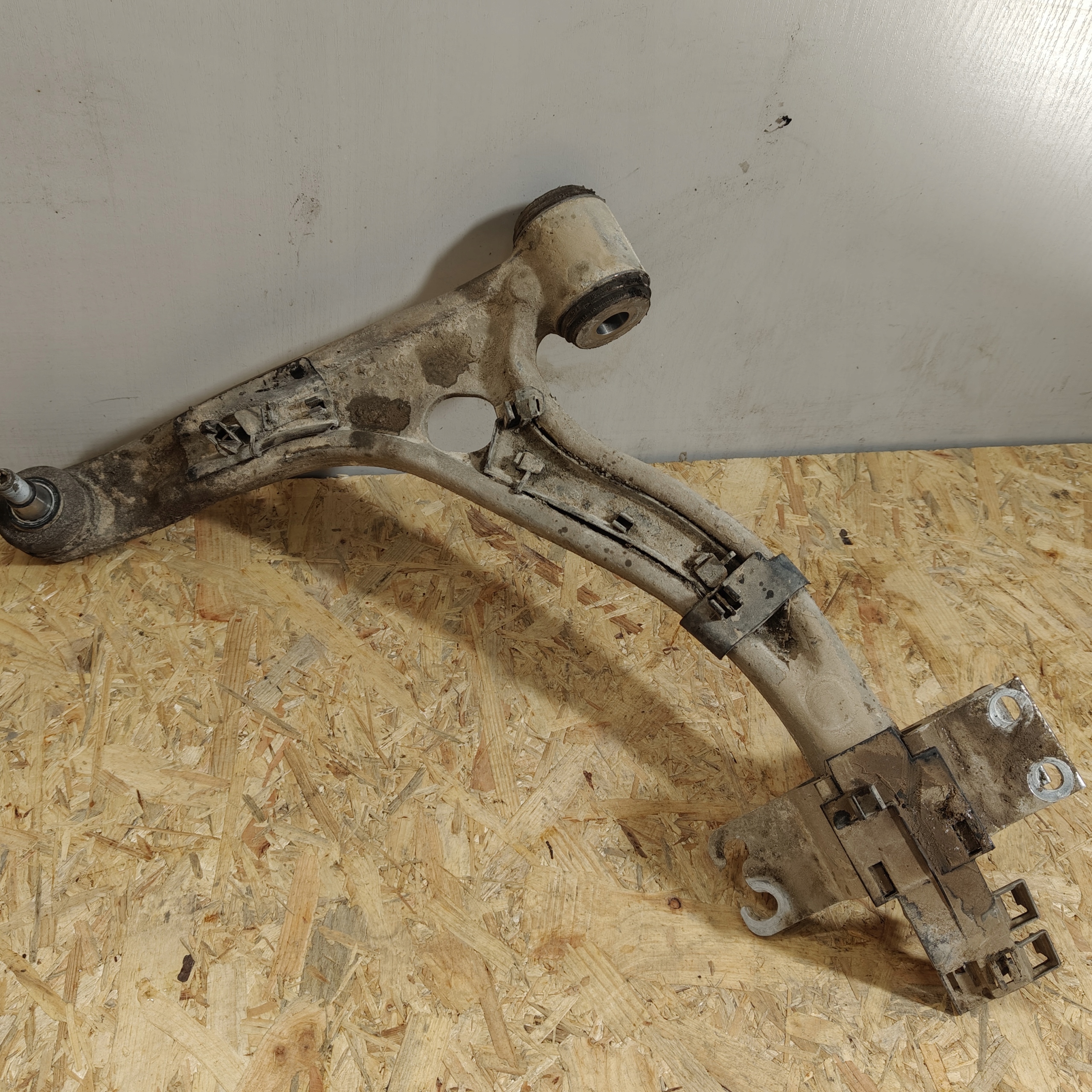 arm front left front MERCEDES CLA W 117