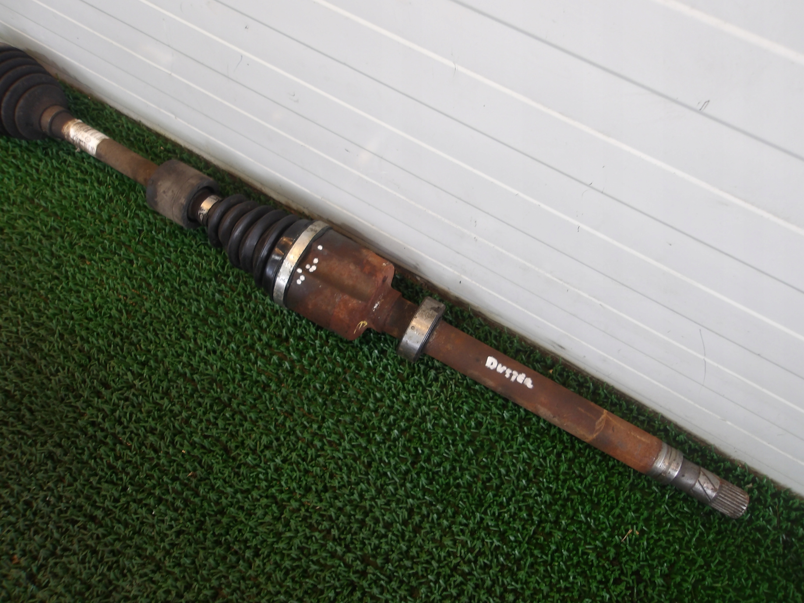 DACIA DUSTER and LIFT 15-18 1.6 SCE semi-axis front right long 391001740R