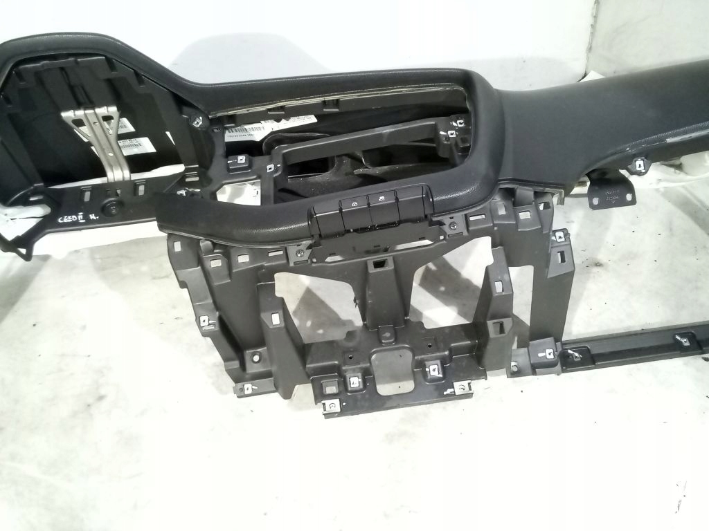 Kia Ceed II 2 dashboard instrument panel console 84710A2000W
