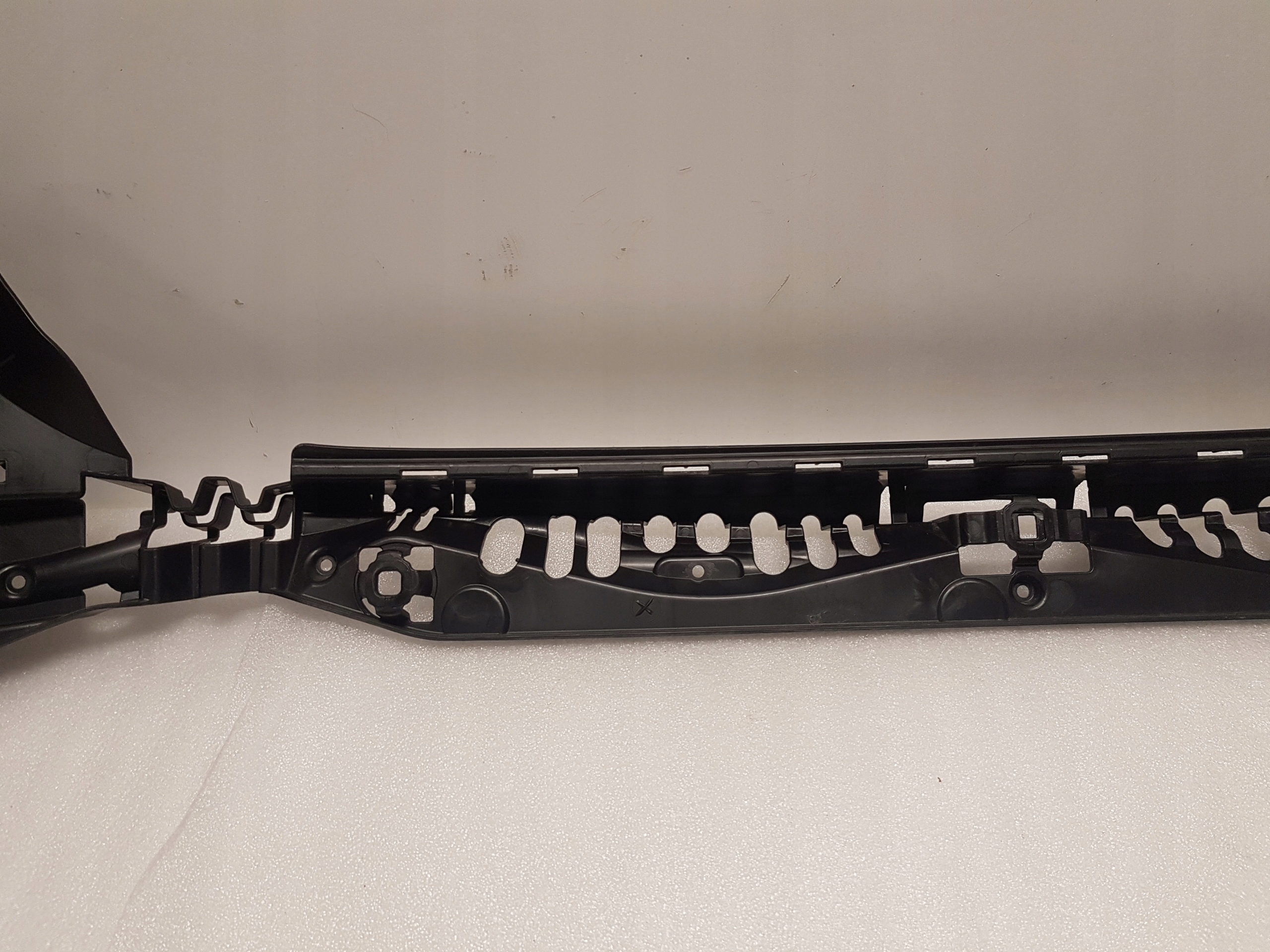 bumper bracket rear part BMW G30 LCI 9498616