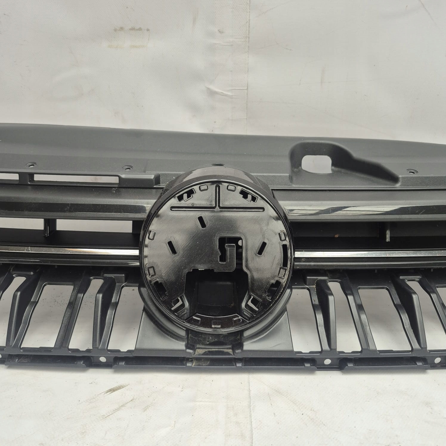VW PASSAT B9 3J0 23- grill LED grille radiator