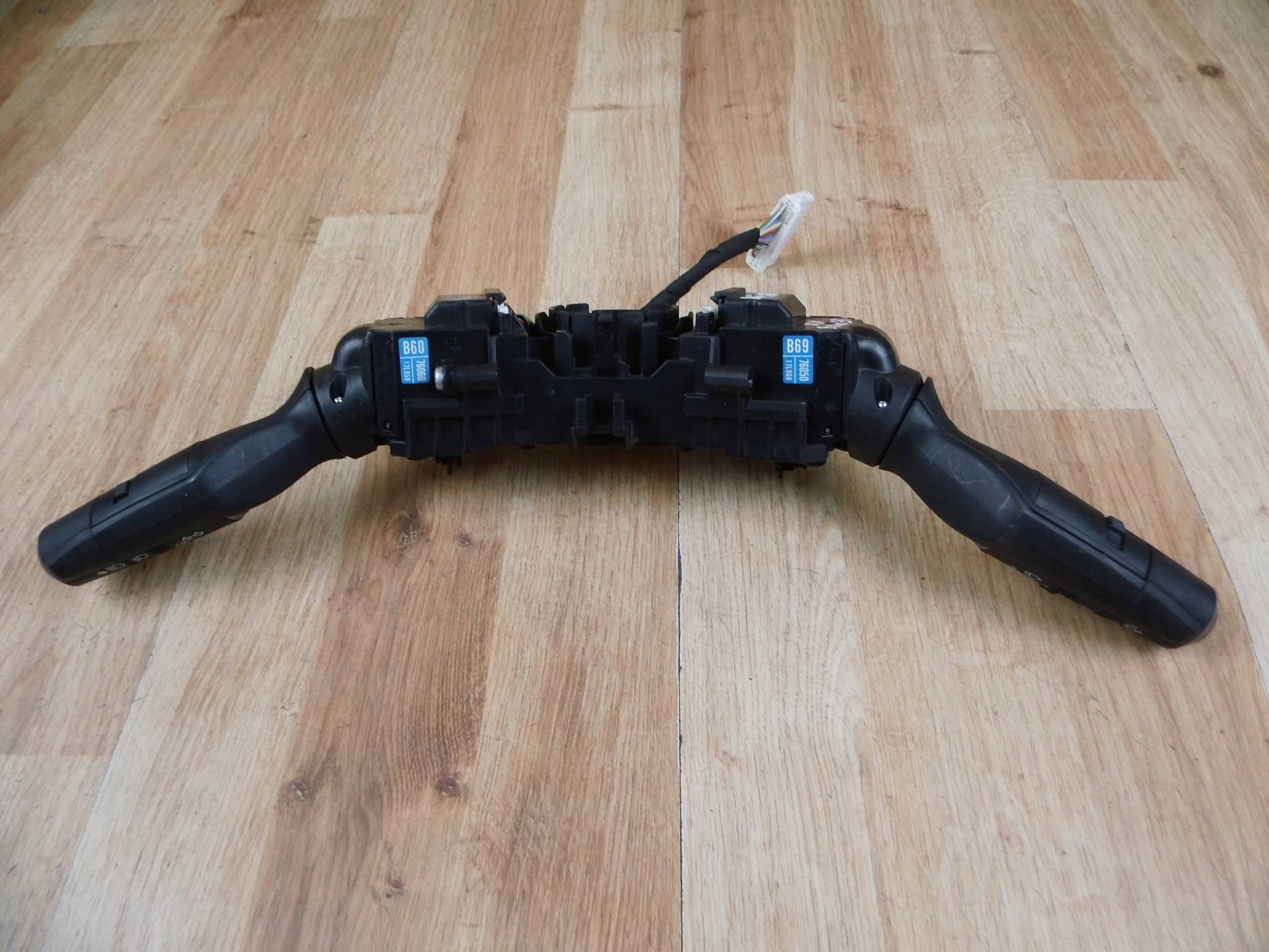 Lexus UX UX250H Interruttore comando luci tergicristalli DEVIO LUCI DEVIO zespolony 17L066