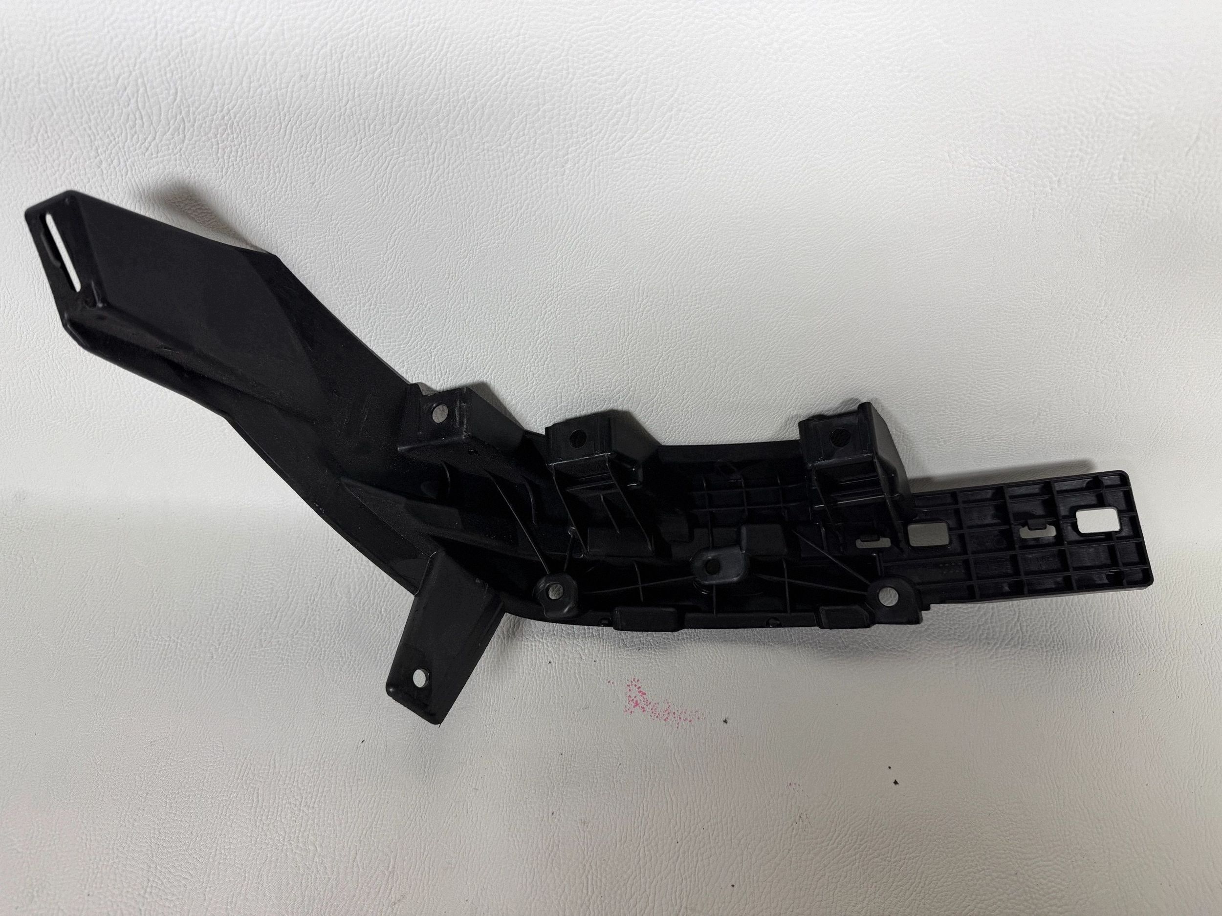 AUDI Q7 II bumper bracket left rear part 4M0807347