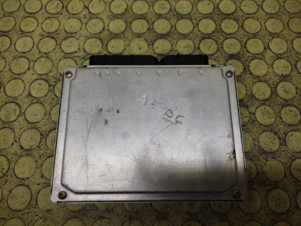 AUDI A4 B6 2.0 control unit of the engine 0261206051