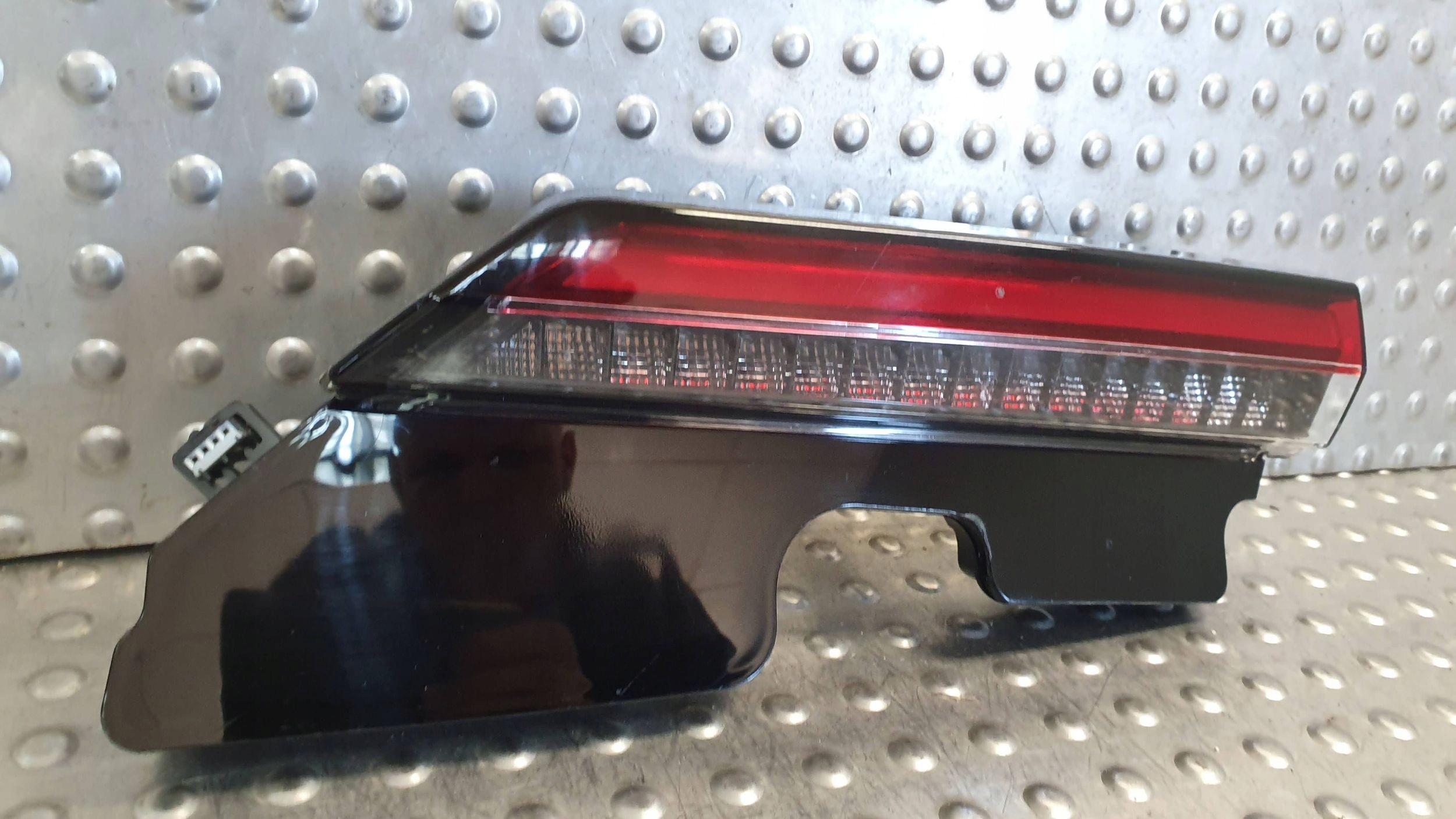 light rear part left VOLVO C40 to the bonnet 21- 32365672