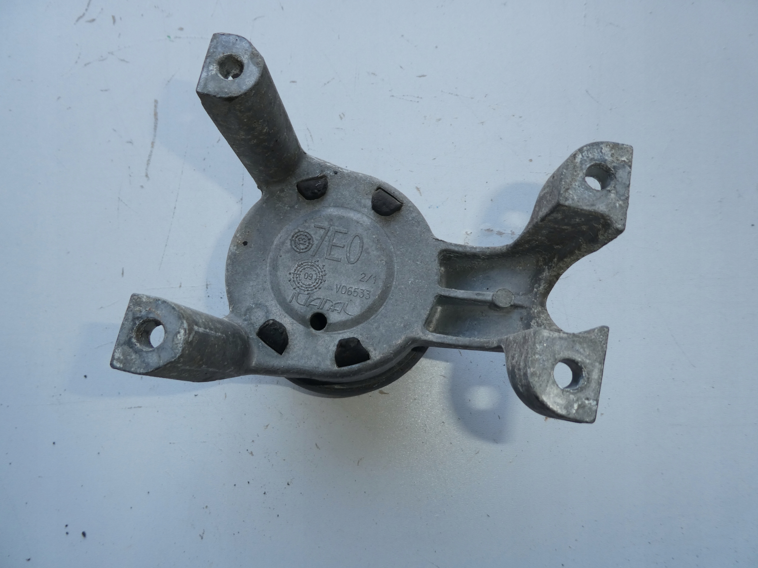 engine mount VW T6 7E0199849