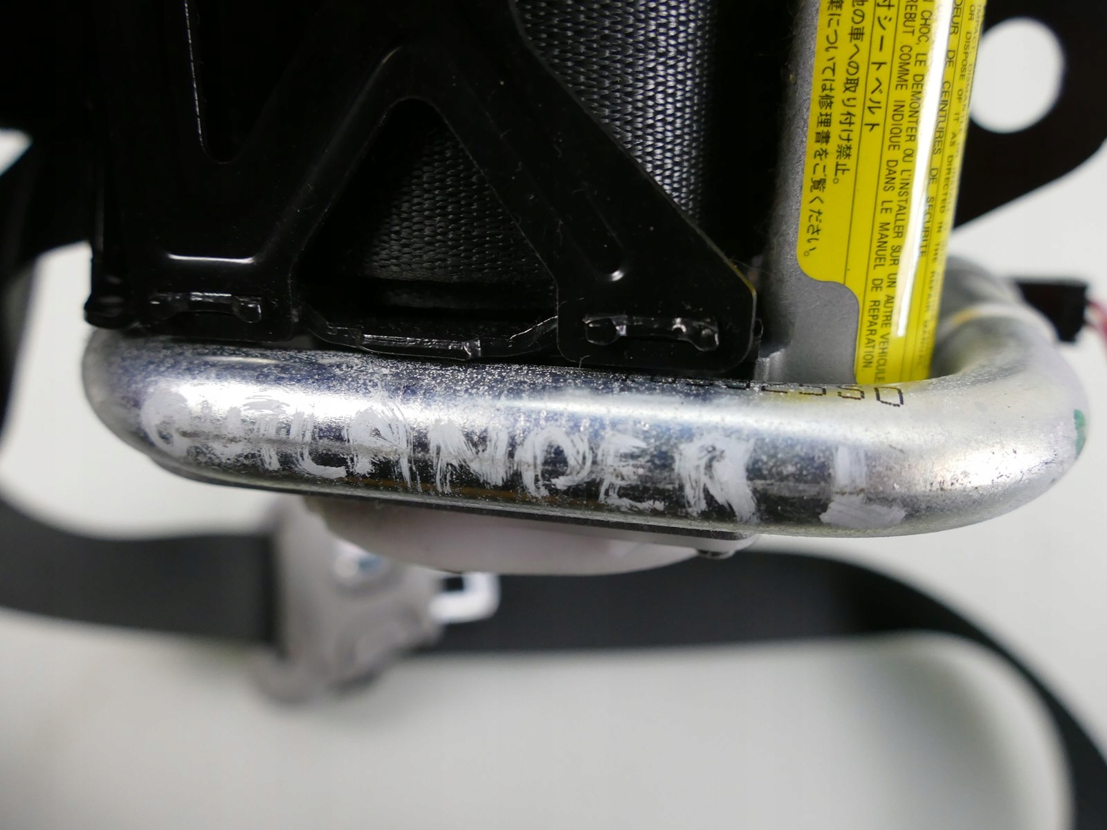 MITSUBISHI OUTLANDER and tension belt safety left front