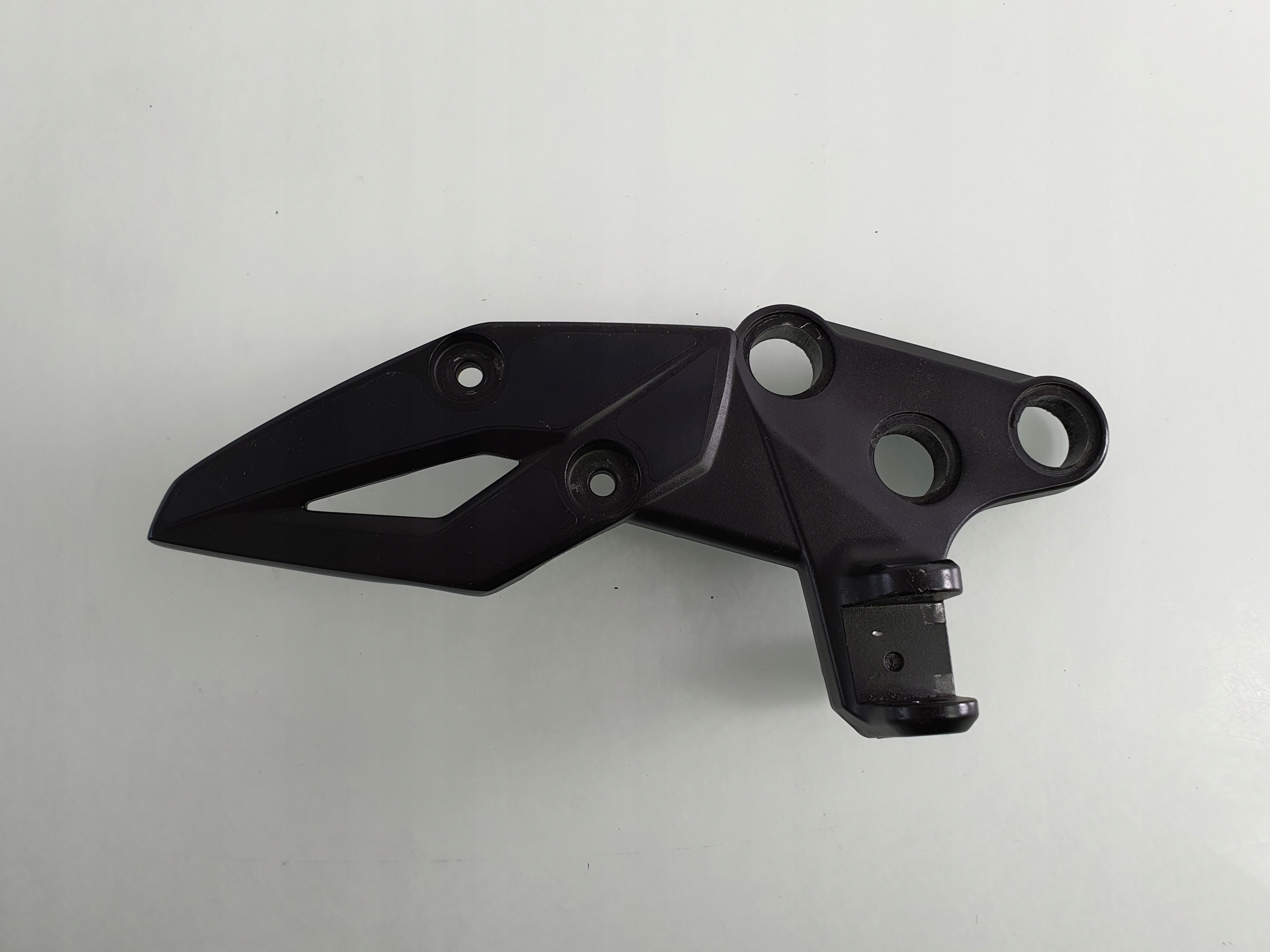 298876 - F896 SUZUKI GSXS 750 SET праве кріплення