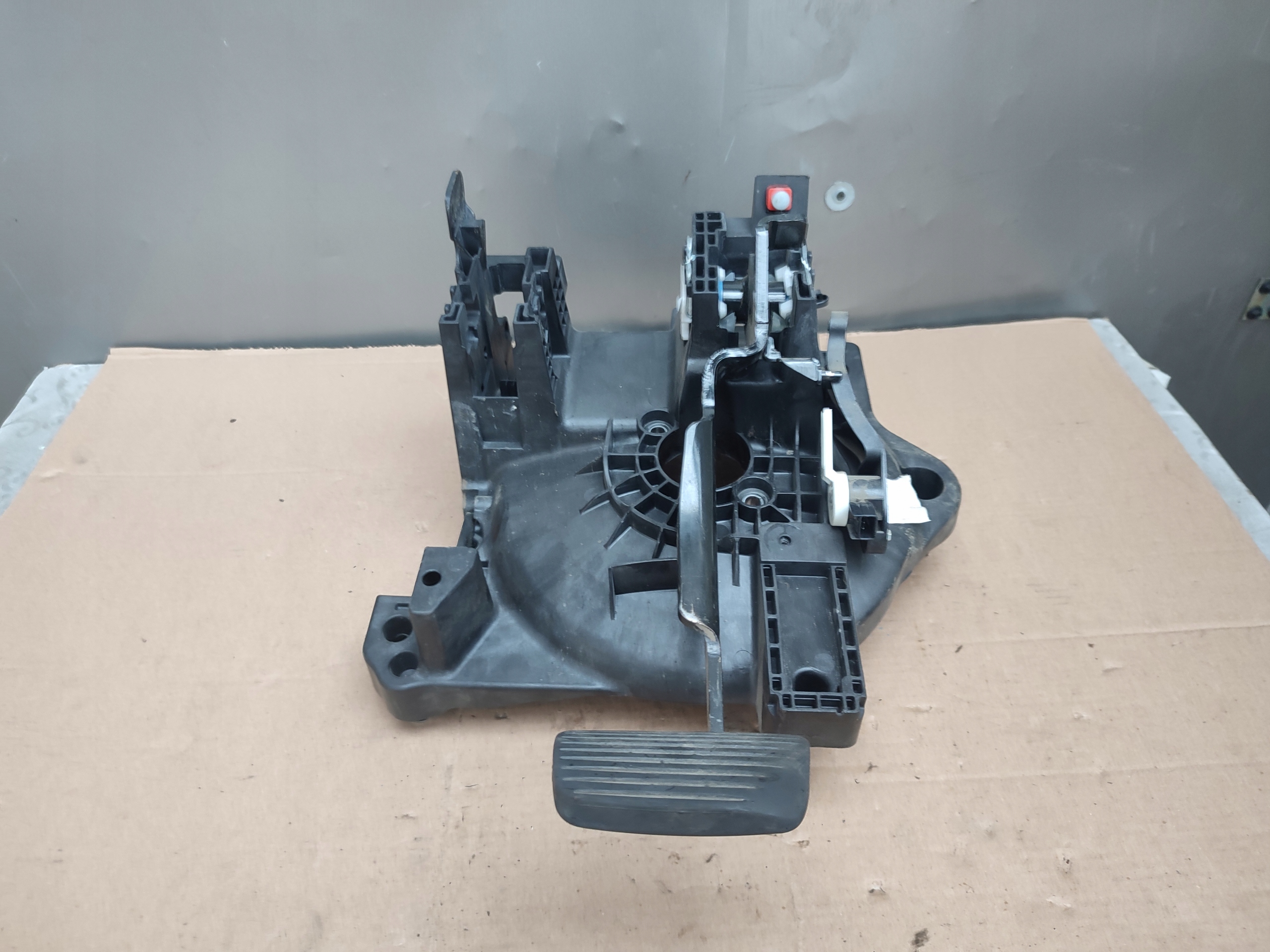 Support plaque pedalow Opel Meriva B 13368958