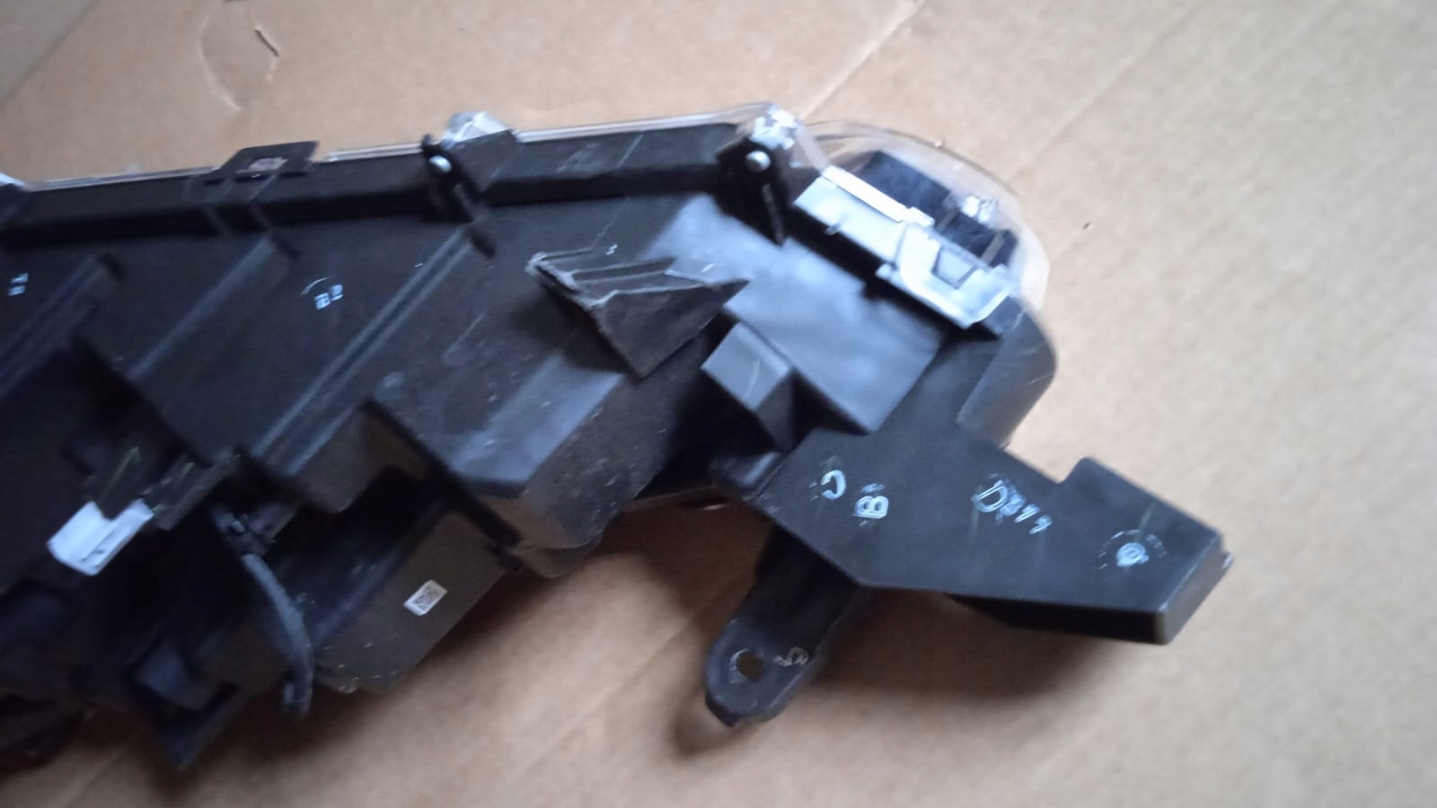 REFLEKTOR light right front TOYOTA COROLLA CROSS 22