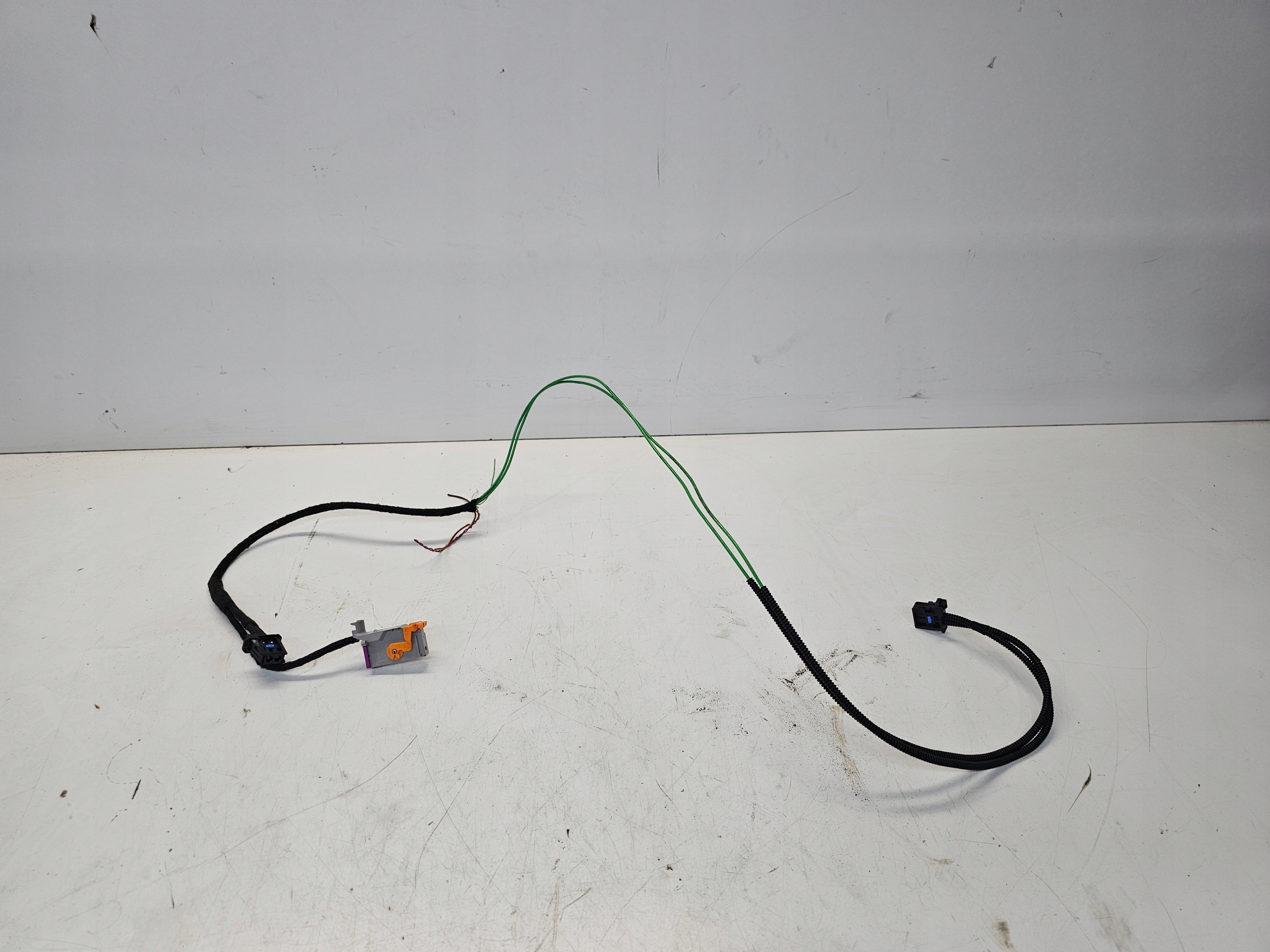 KABEL SWIATLOWOD AUDI A4 A5 A6 A7 Q5 4E0973702