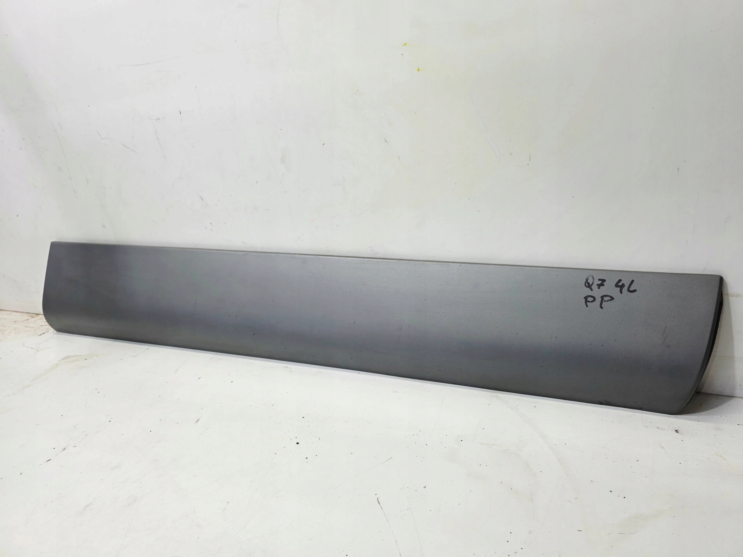moulding lower door right front AUDI Q7 4L 4L0853960A/B