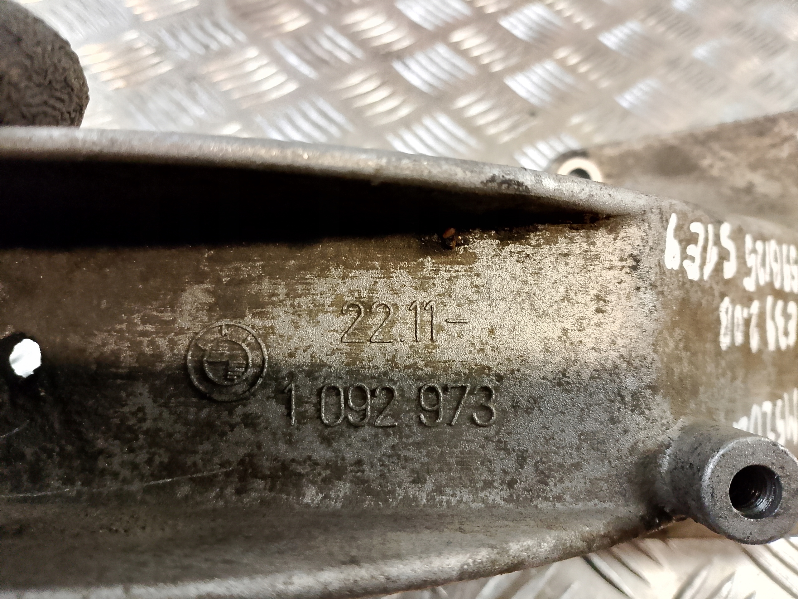 engine mount left BMW E39 2.0 B OE 22111092973